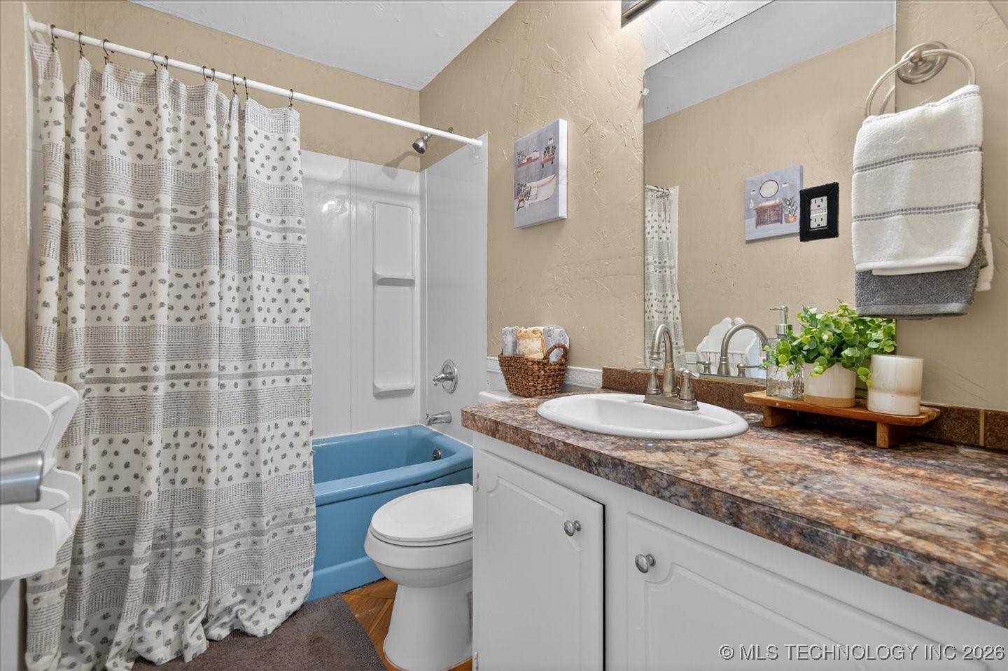 1635 S Maple Avenue Property Photo 20