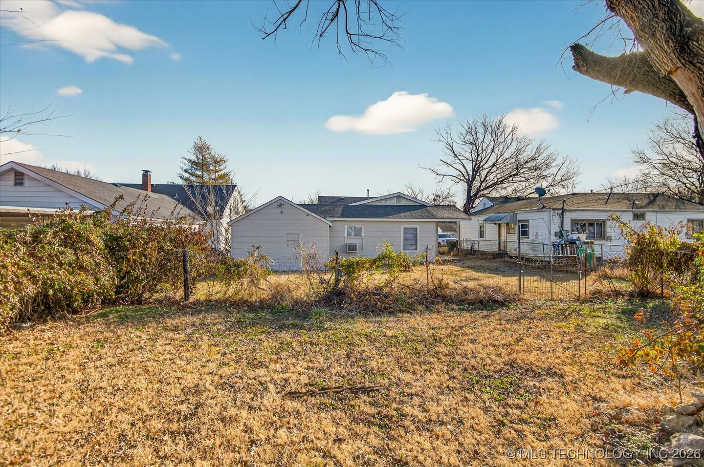 1635 S Maple Avenue Property Photo 27