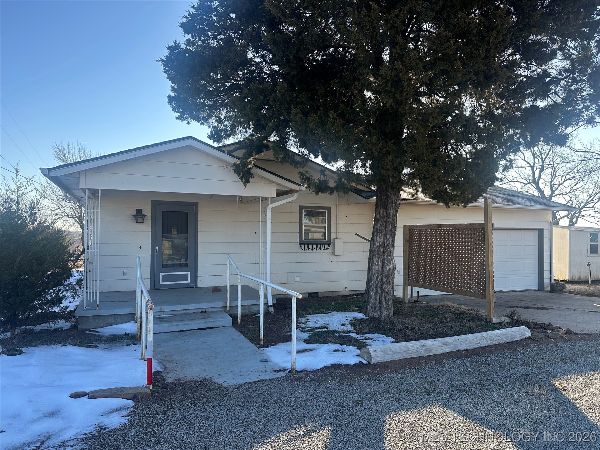 408184 Highway 266 Property Photo 1