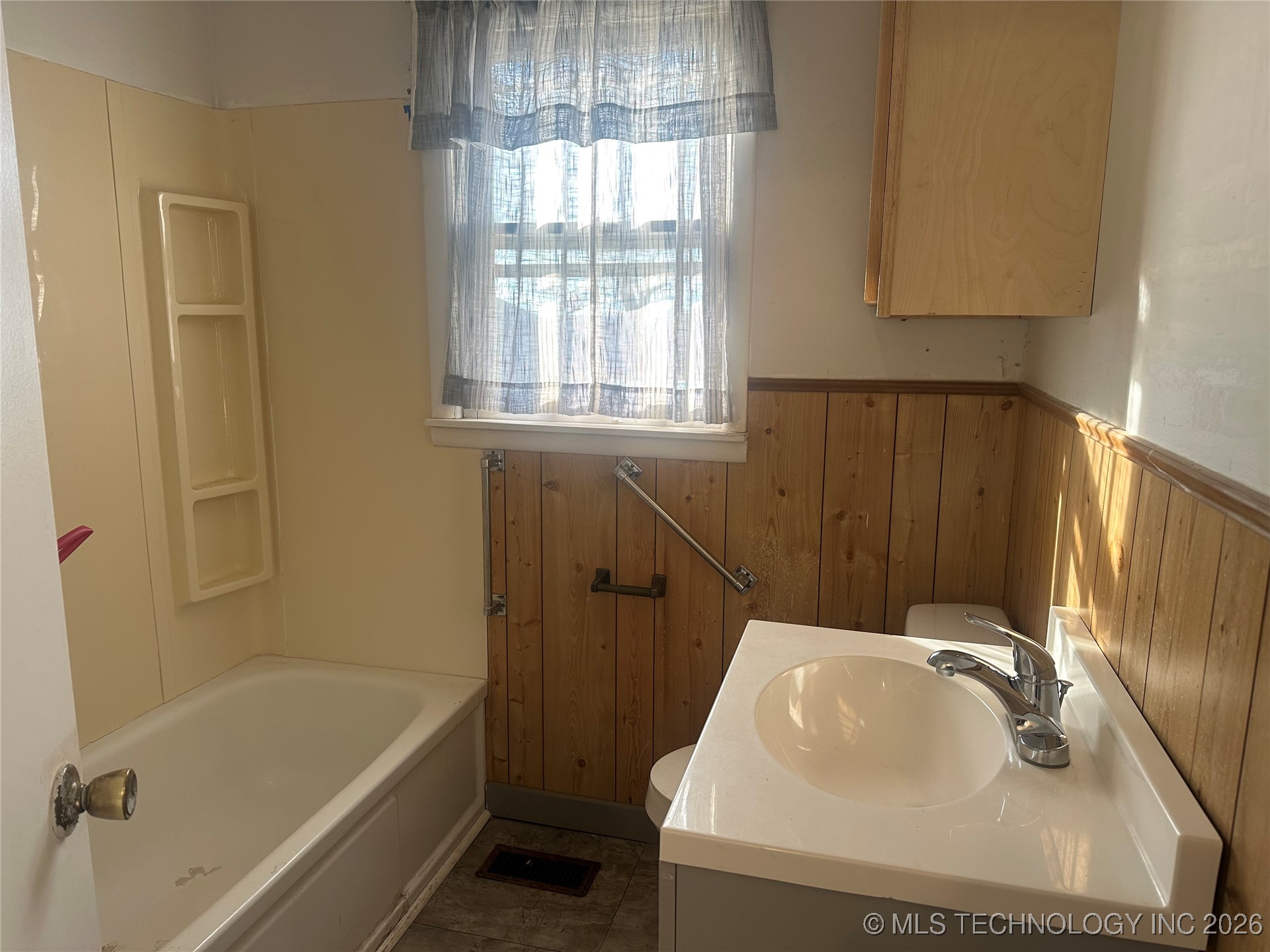 408184 Highway 266 Property Photo 12