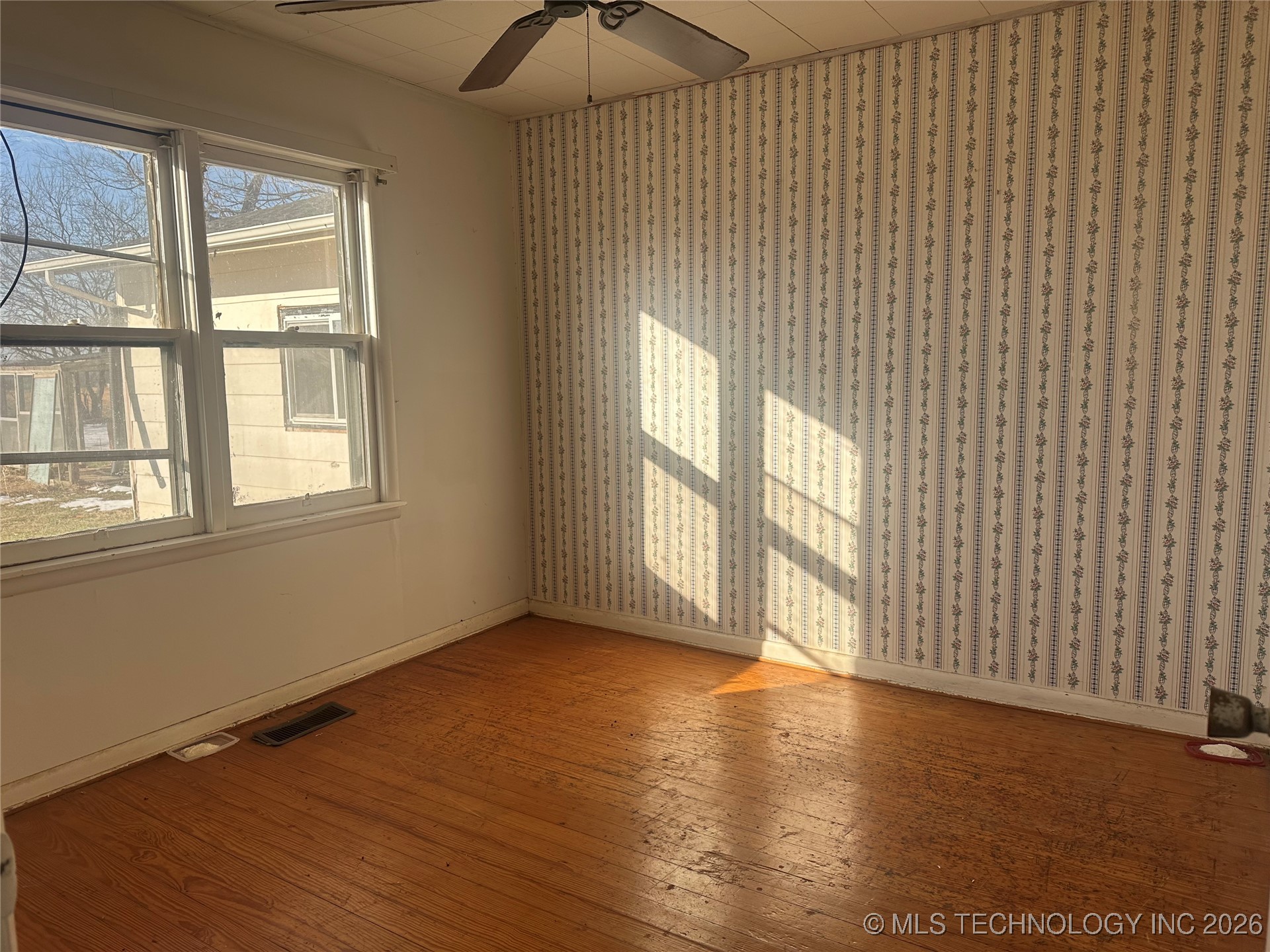 408184 Highway 266 Property Photo 13