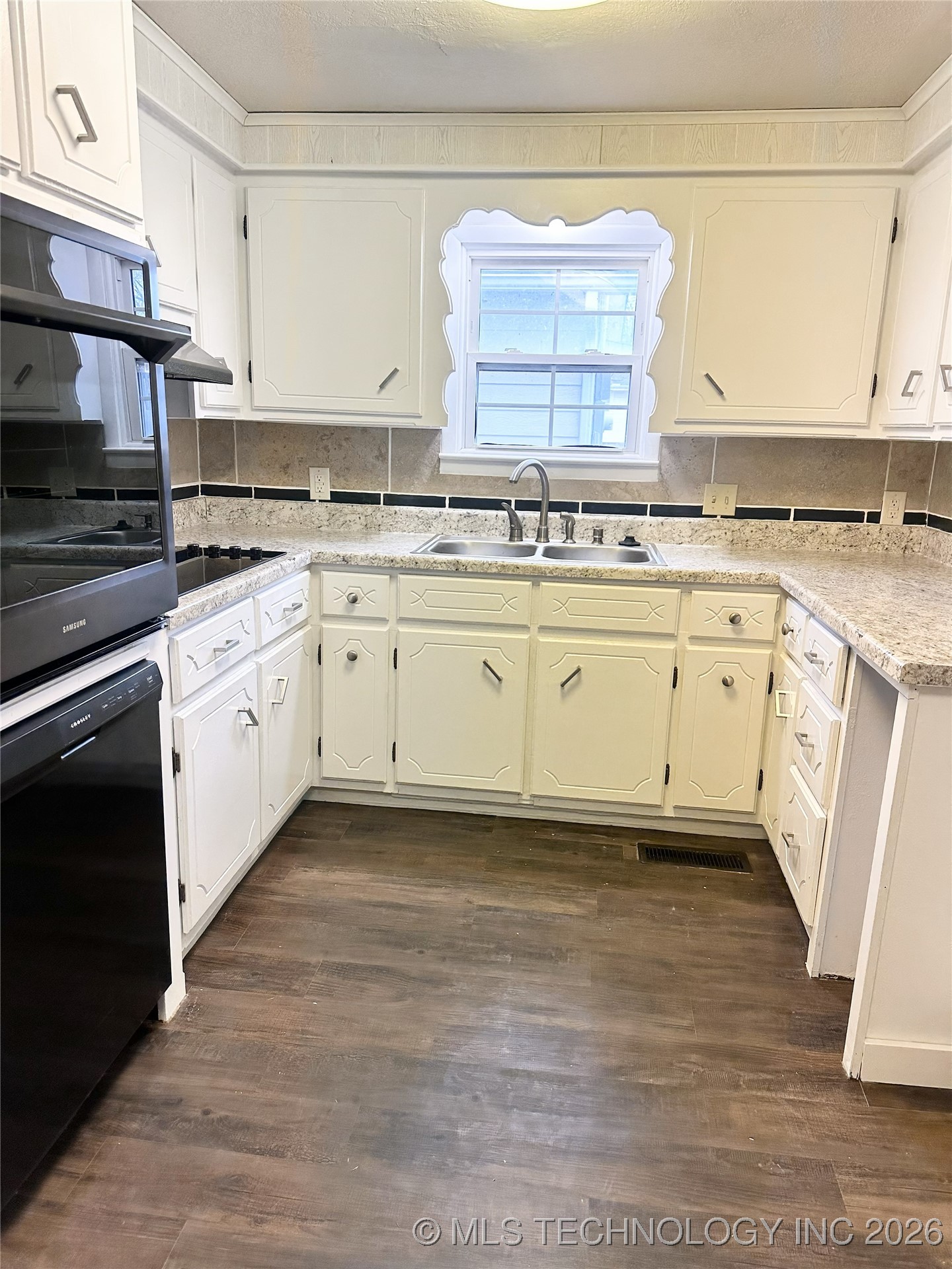 803 W Moore Street Property Photo 14