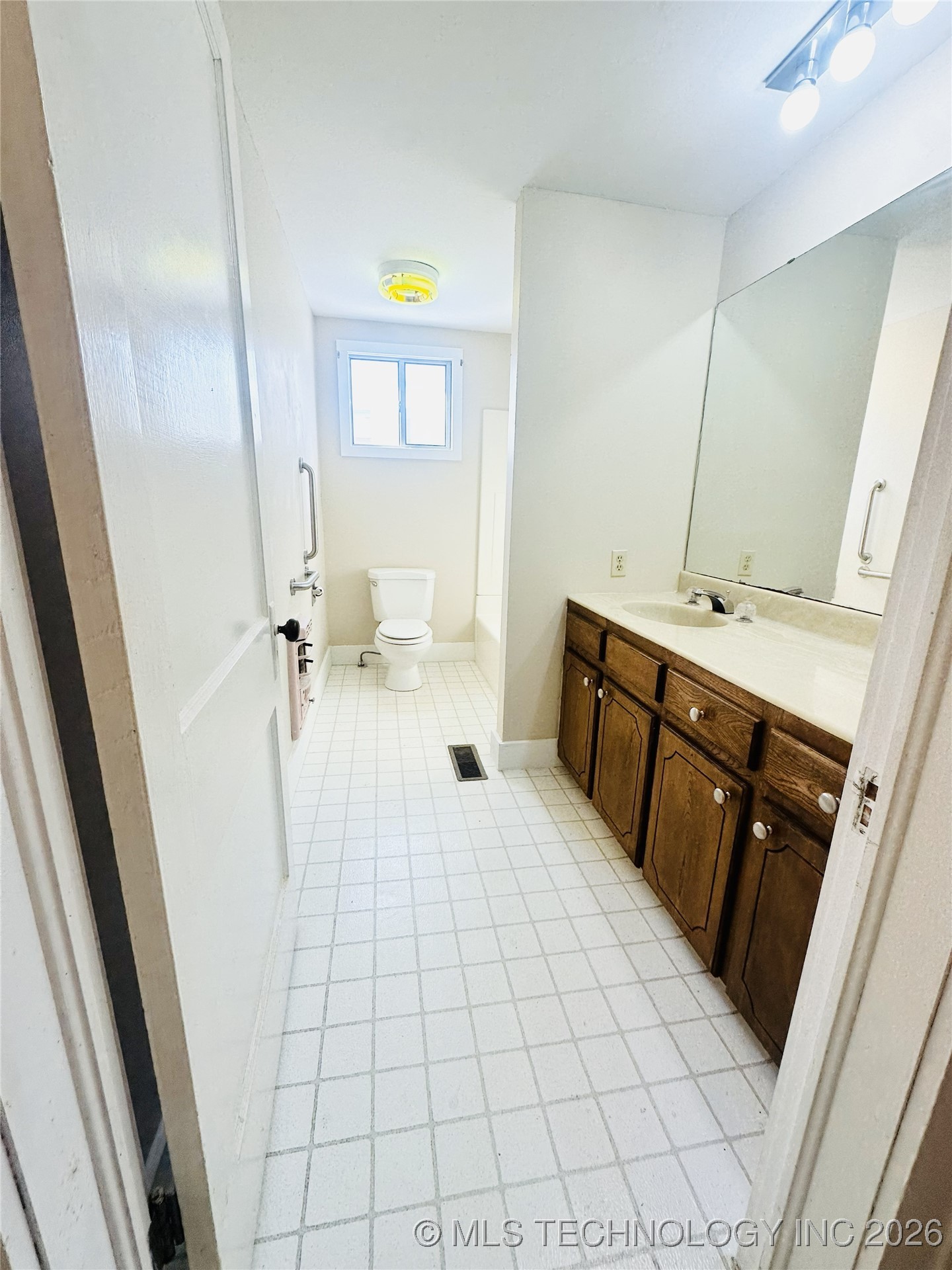 803 W Moore Street Property Photo 45