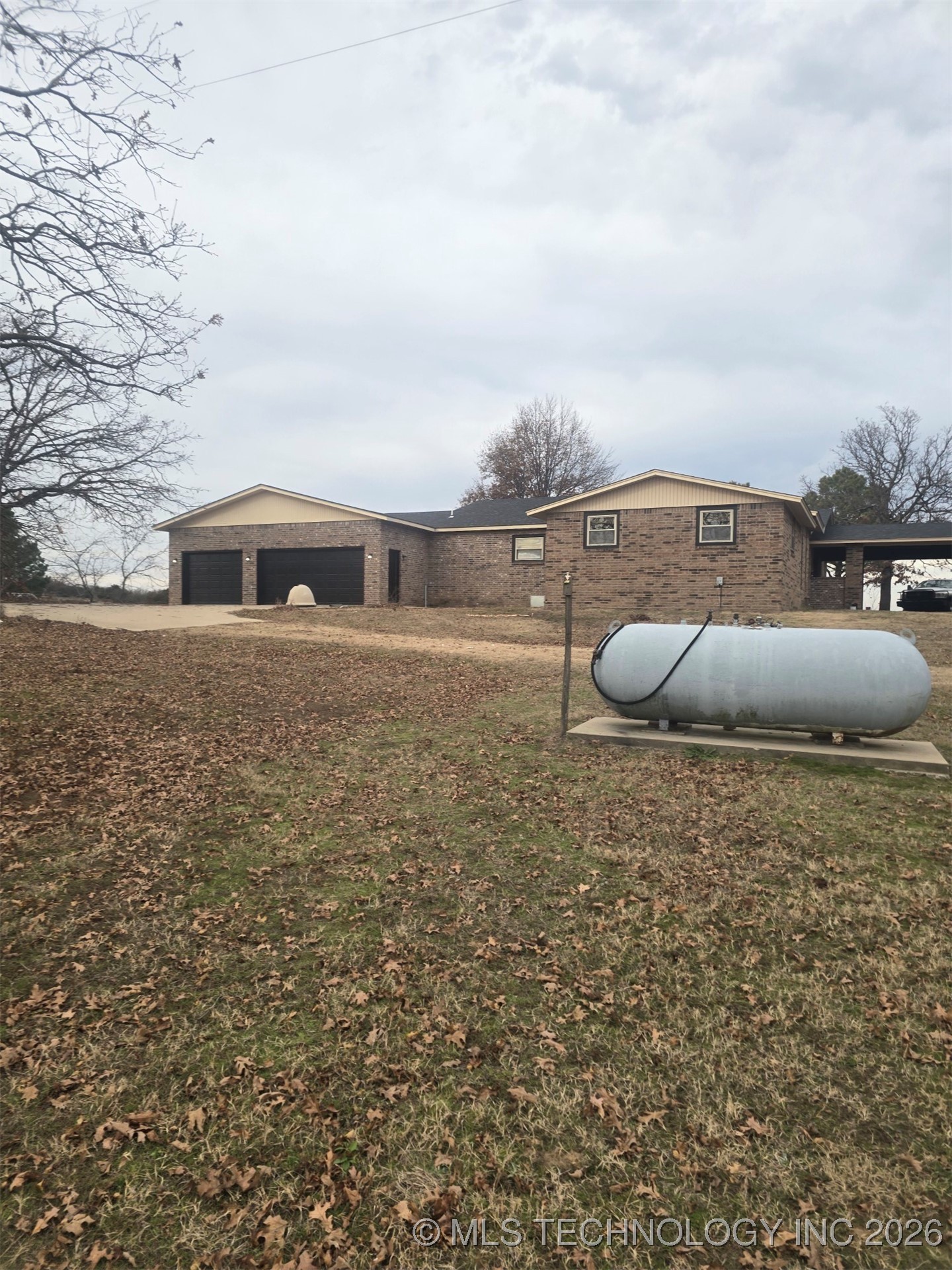 10008 S 433rd West Avenue W Property Photo 2