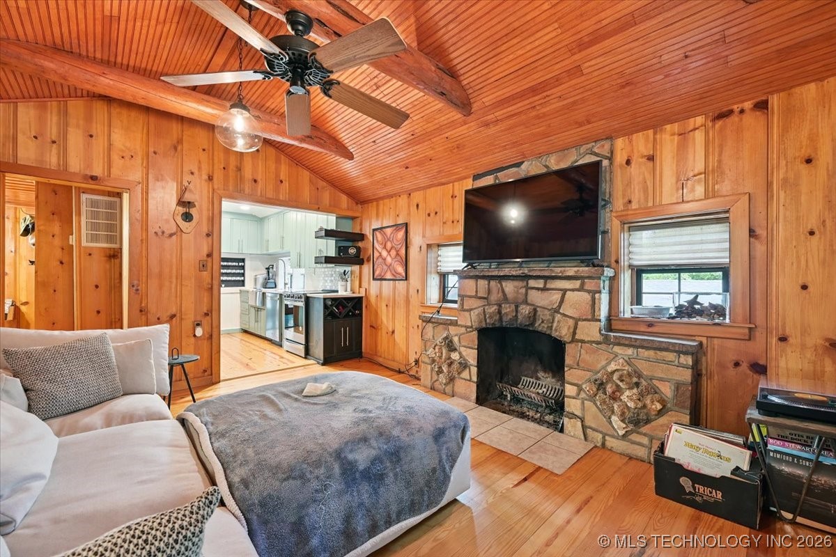 58 Oak Street Property Photo 8