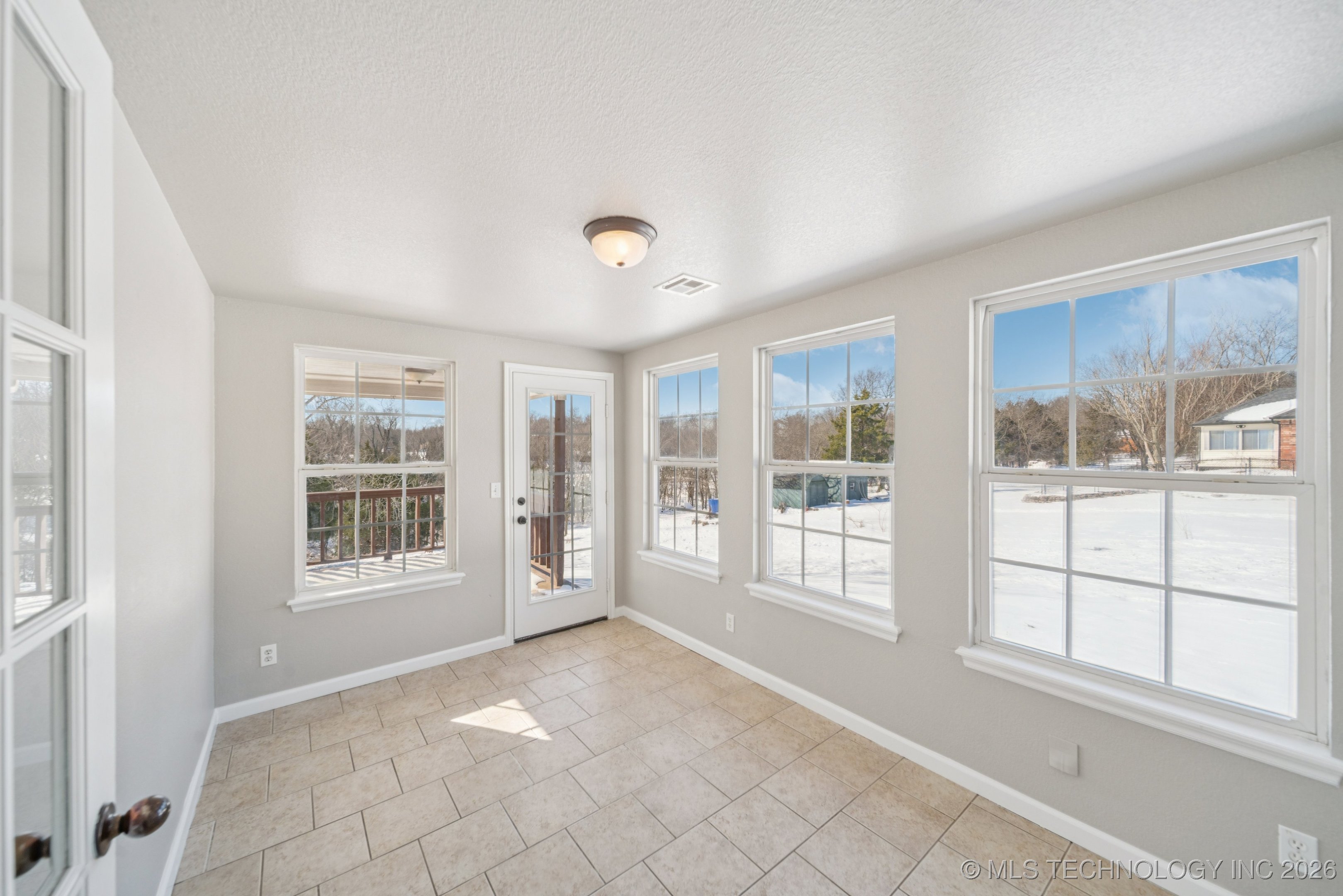 4980 E Chestnut Drive Property Photo 6