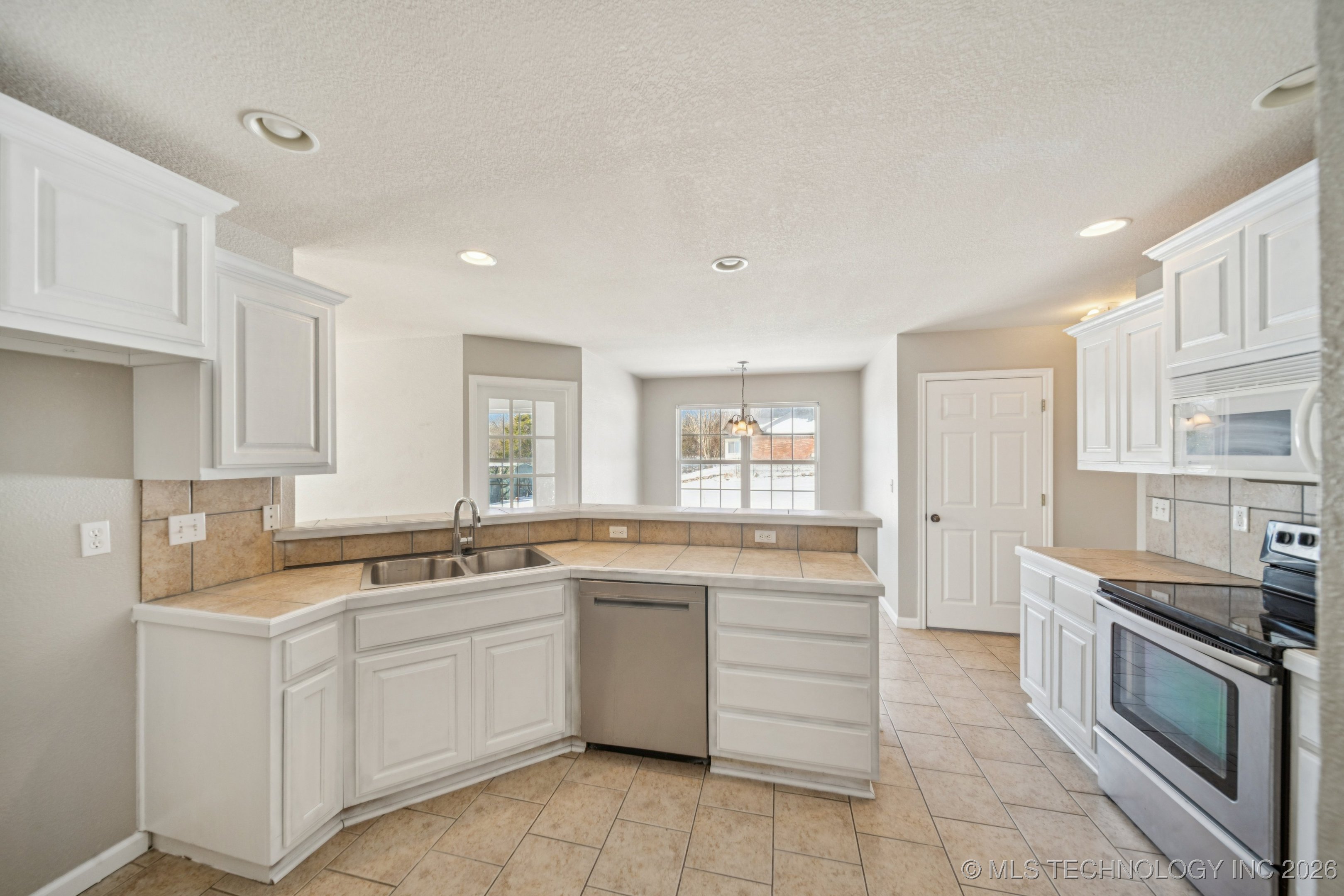 4980 E Chestnut Drive Property Photo 9