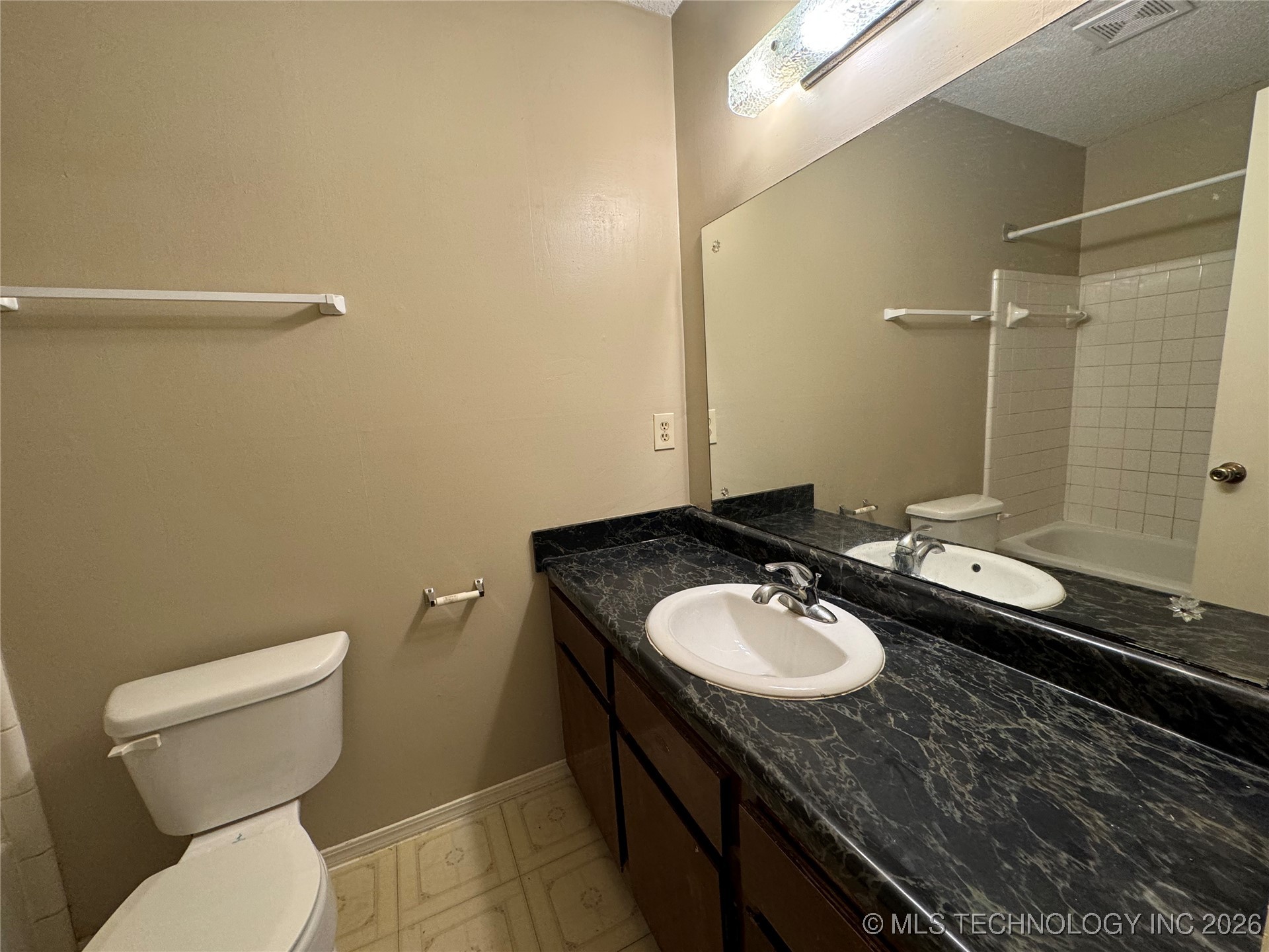 3914 S 125th East Avenue Property Photo 10