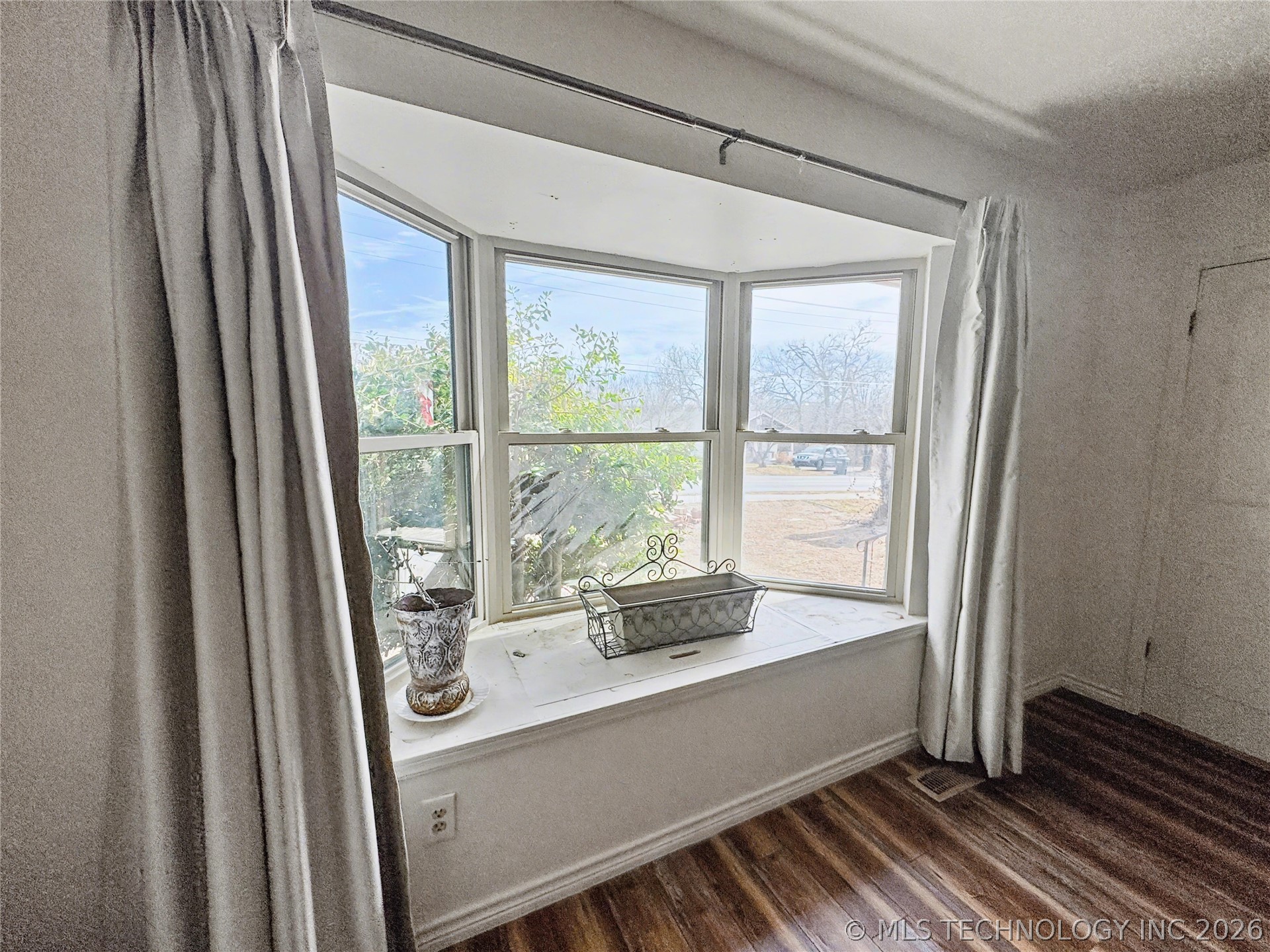 603 N Cedar Avenue Property Photo 11