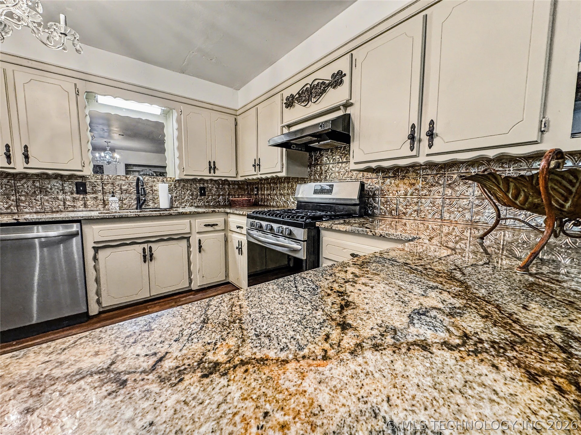 603 N Cedar Avenue Property Photo 17