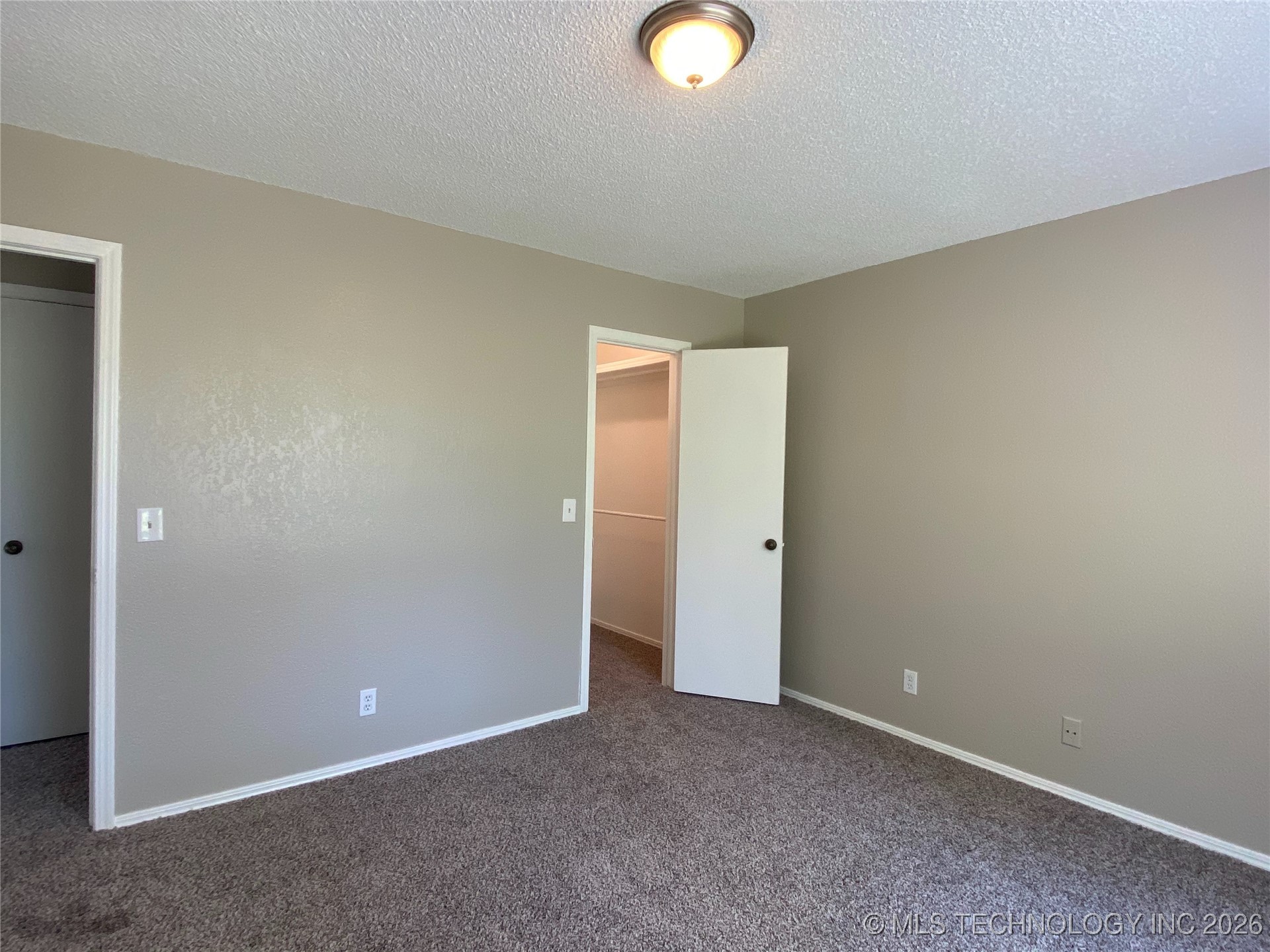 11129 S Date Street Property Photo 6