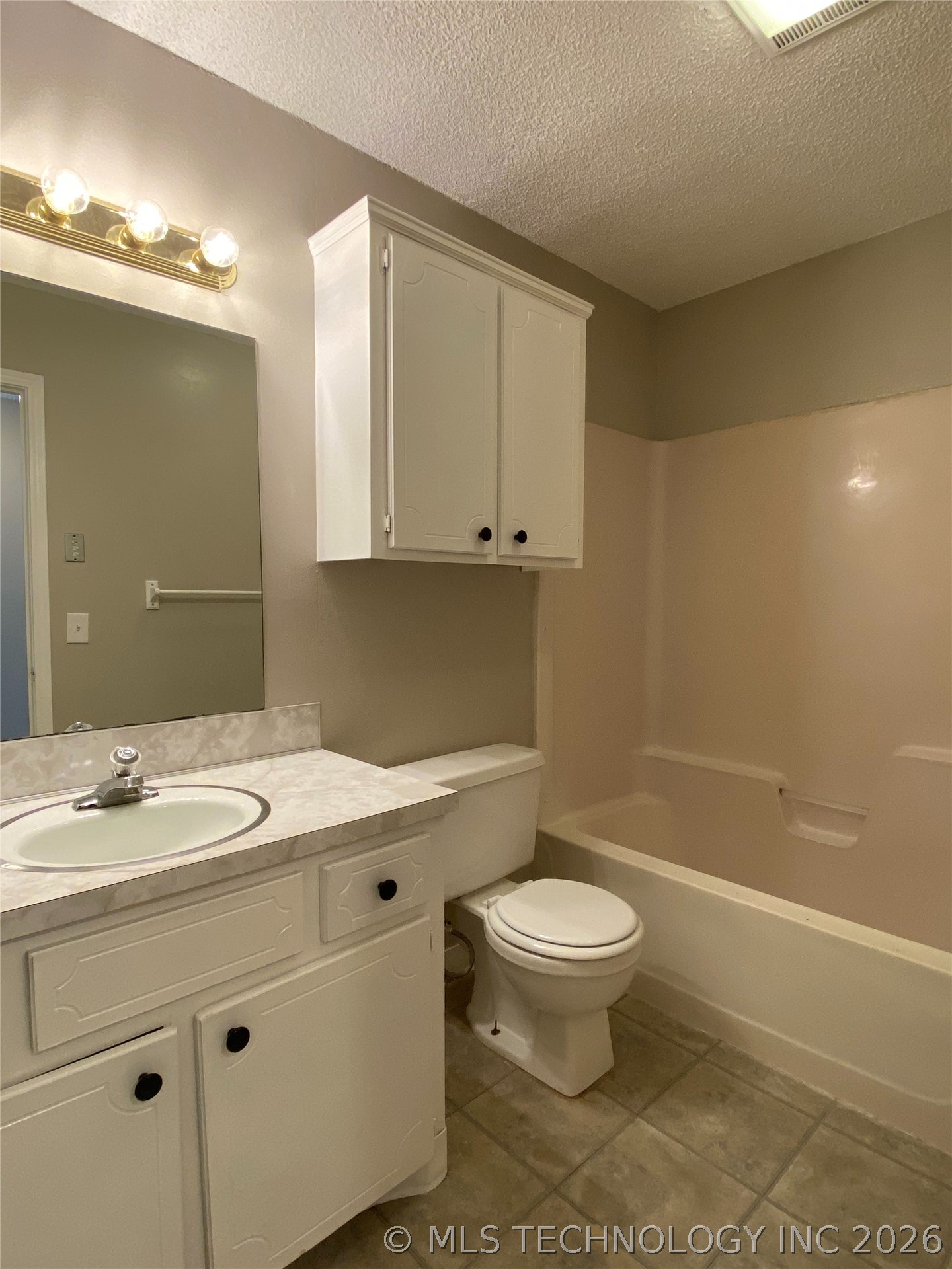 11129 S Date Street Property Photo 10