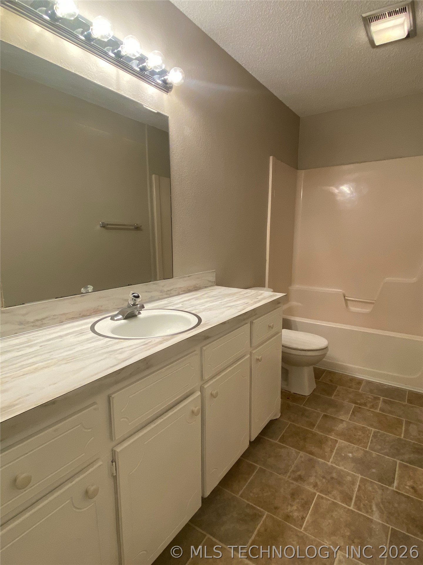 11129 S Date Street Property Photo 11