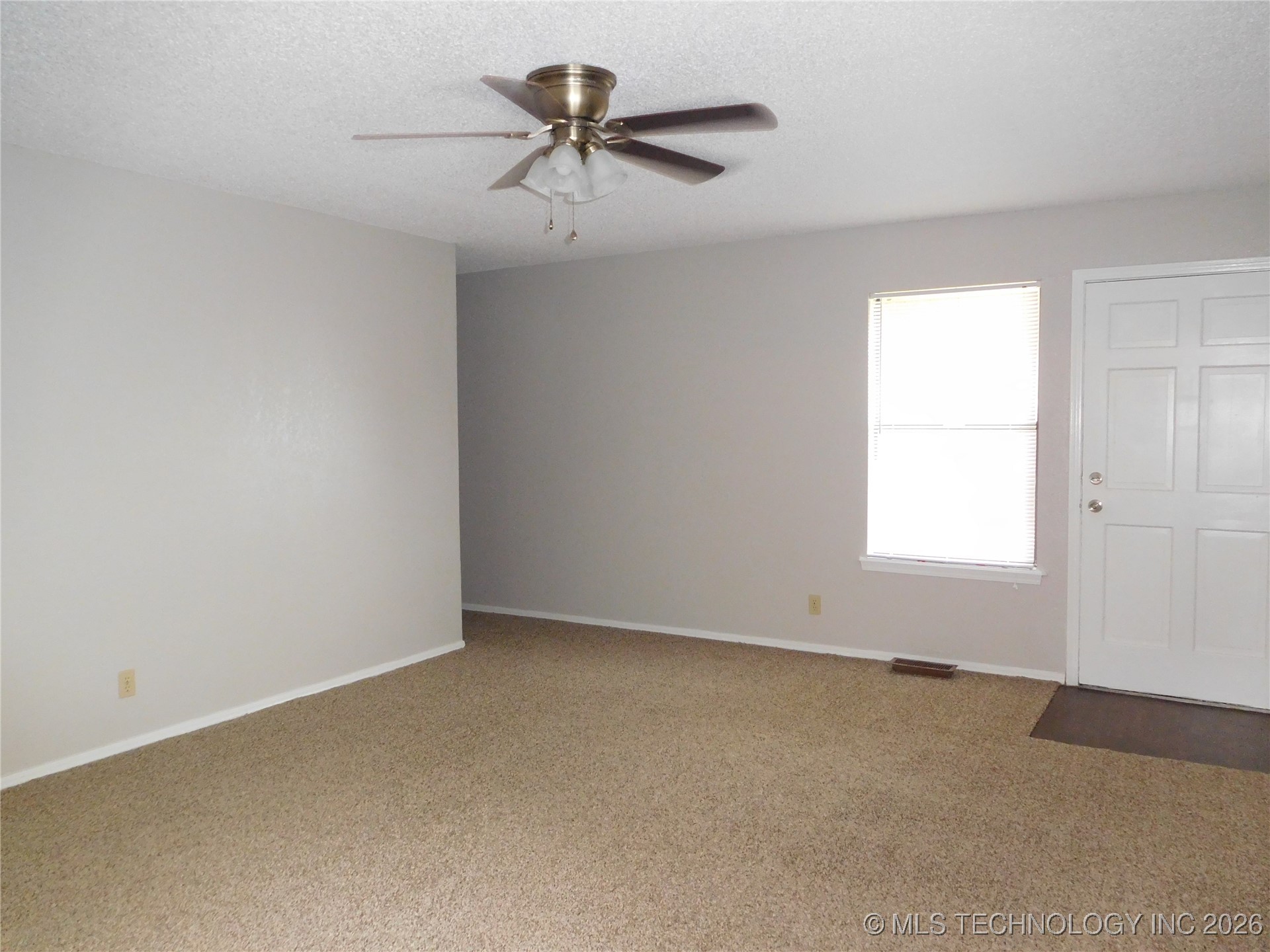 11129 S Date Street Property Photo 12