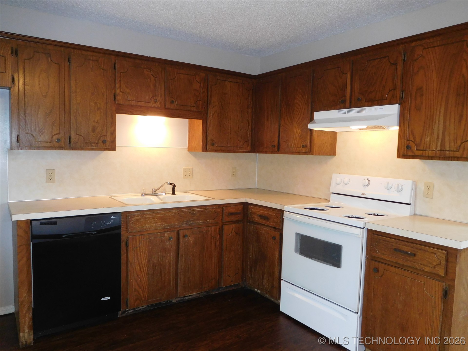 11129 S Date Street Property Photo 13