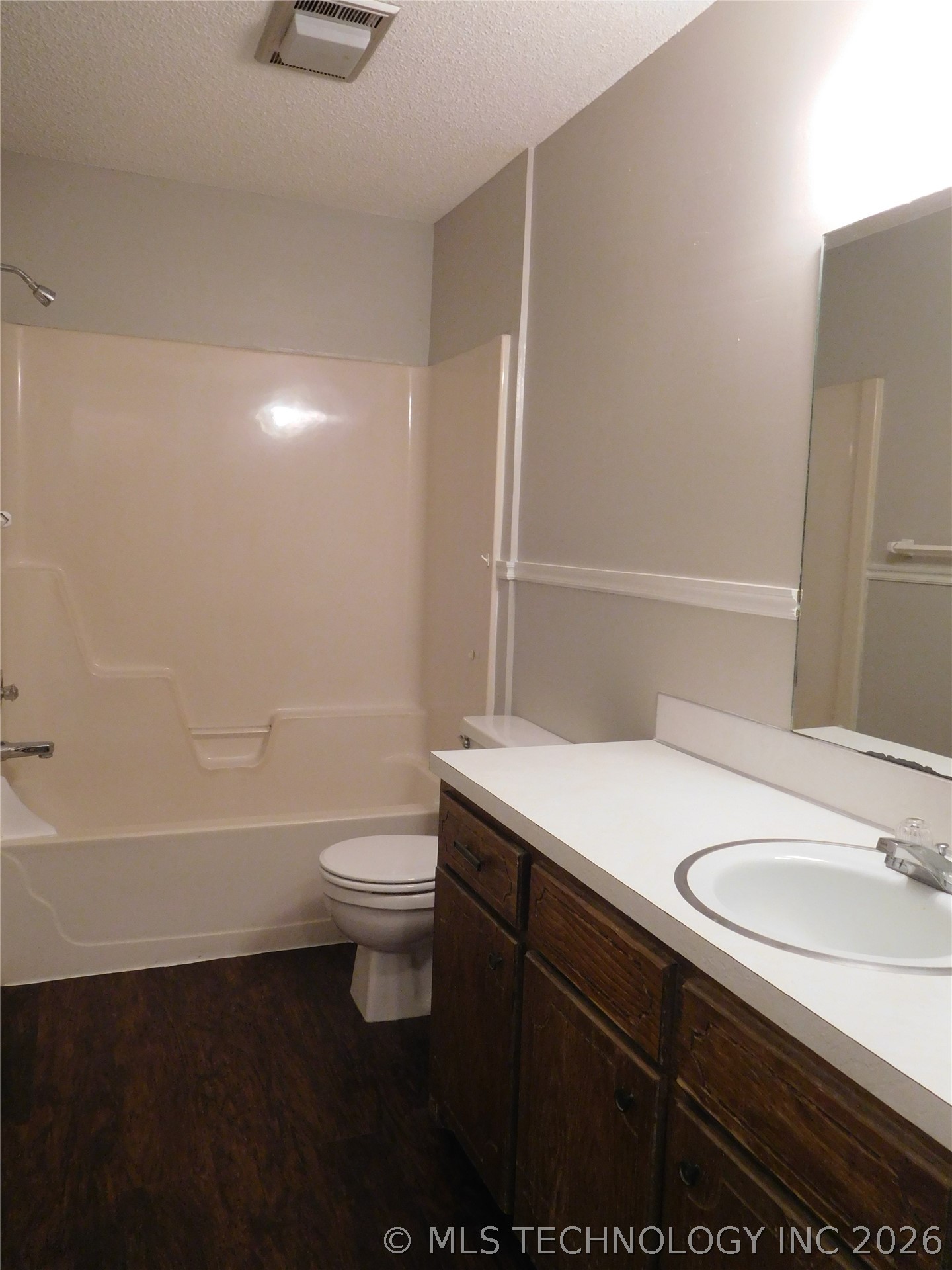 11129 S Date Street Property Photo 19