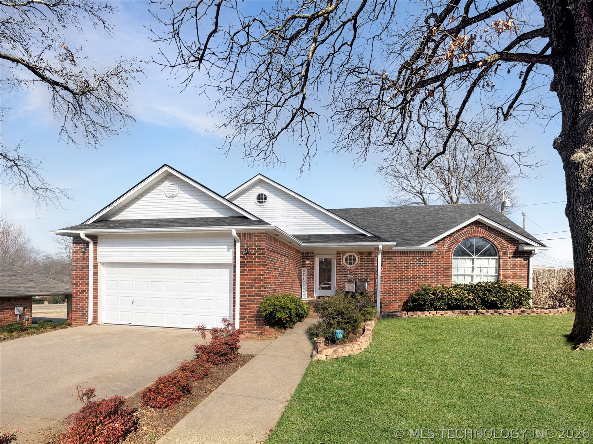 117 Oakwood Drive Property Photo 1