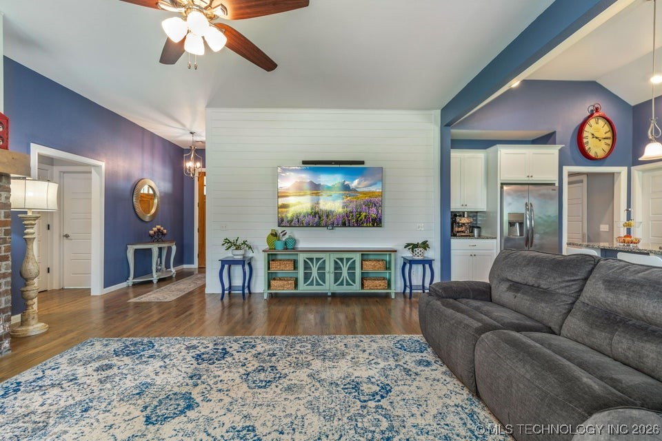 61530 E 266 Road Property Photo 8