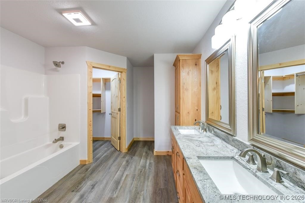 112443 S 4610 Property Photo 10