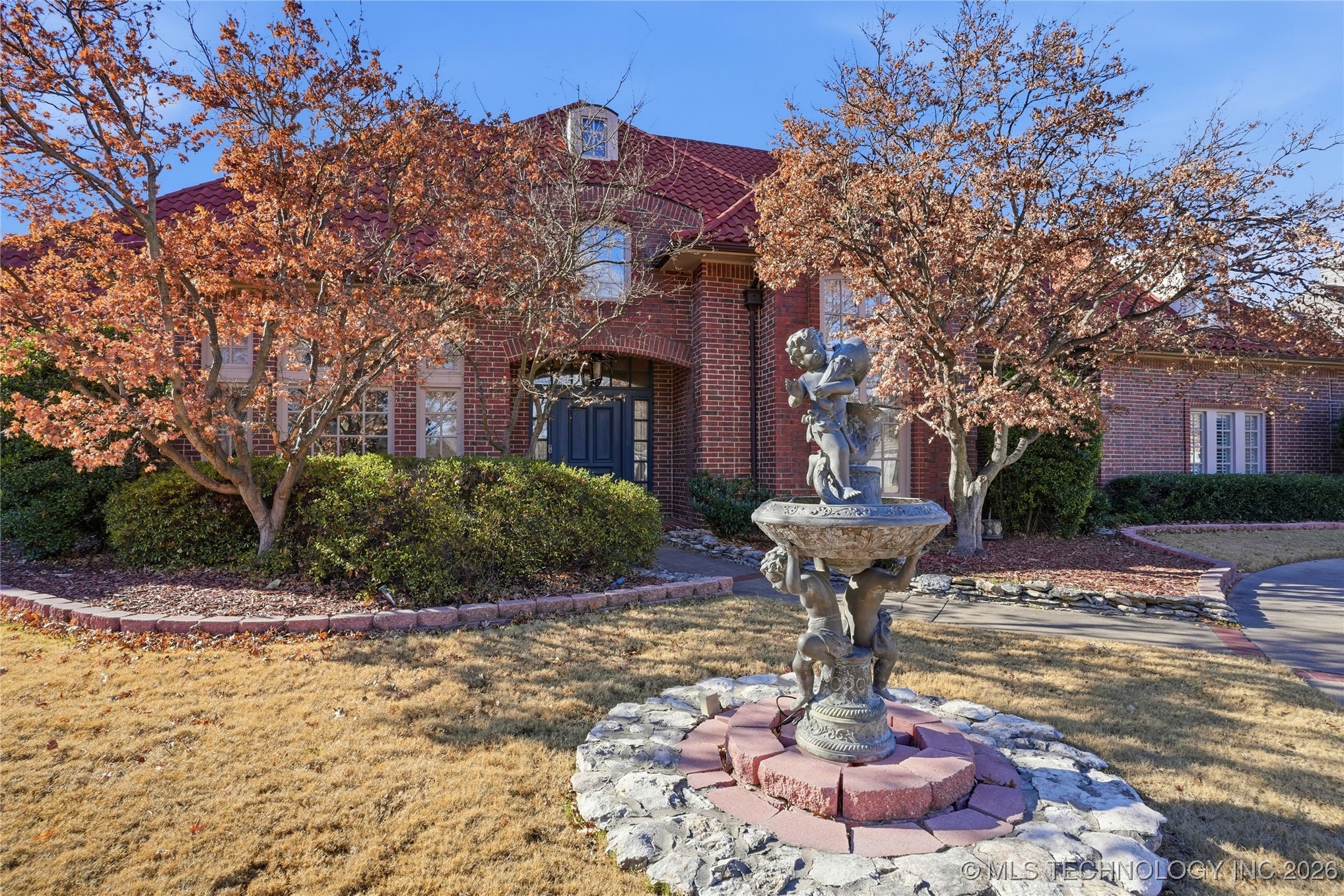 8626 S Florence Avenue Property Photo 4