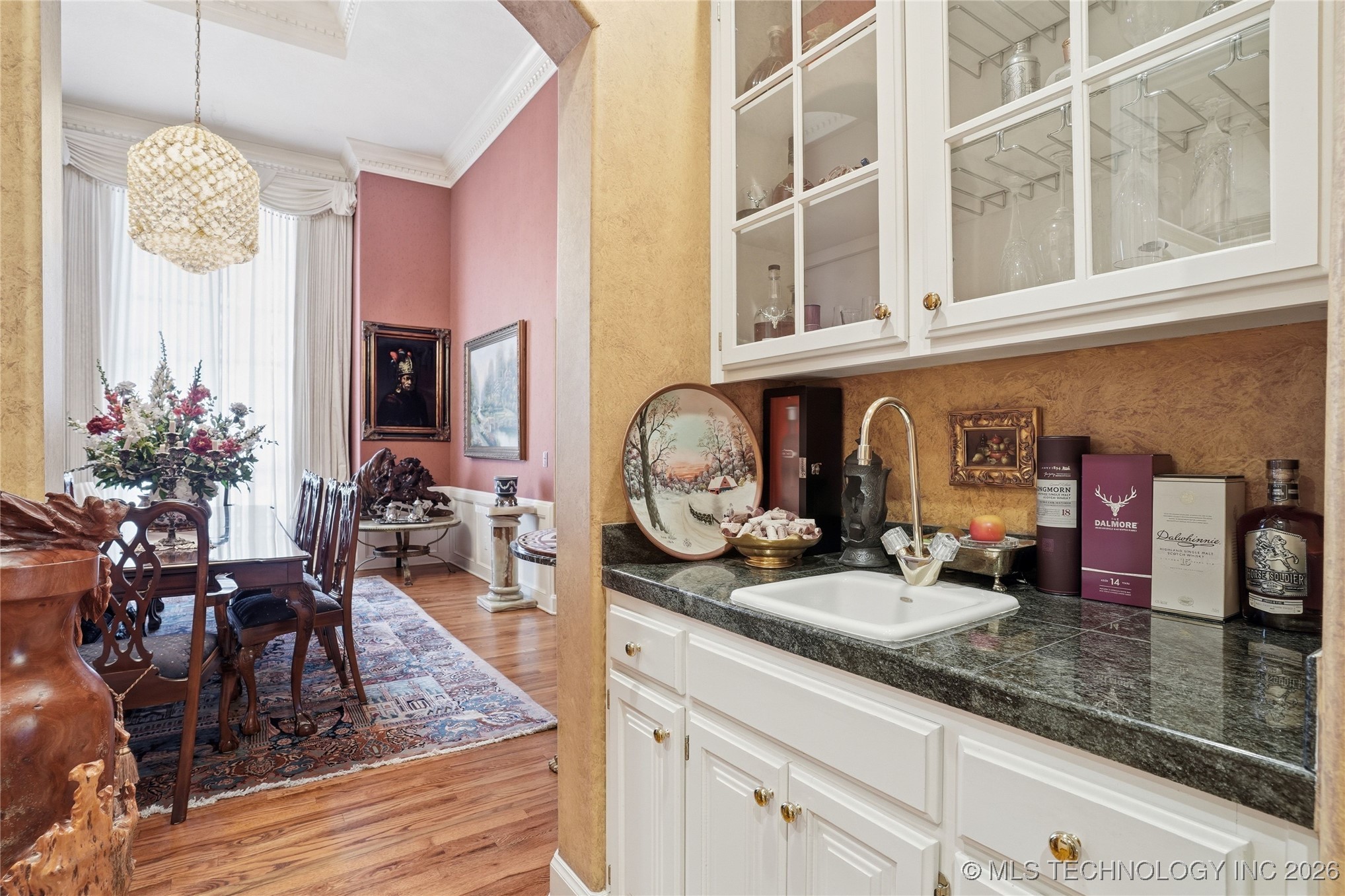 8626 S Florence Avenue Property Photo 11