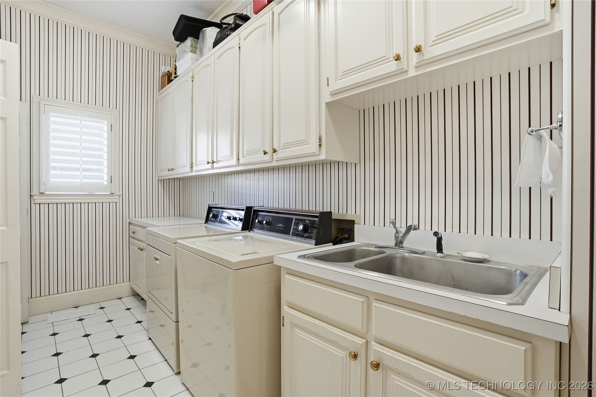 8626 S Florence Avenue Property Photo 77