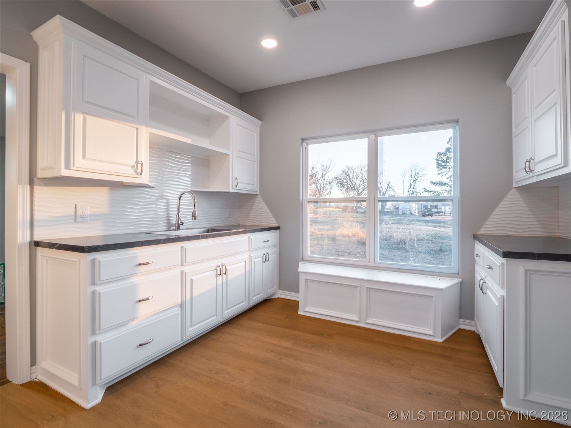 3310 S Main Street Property Photo 7