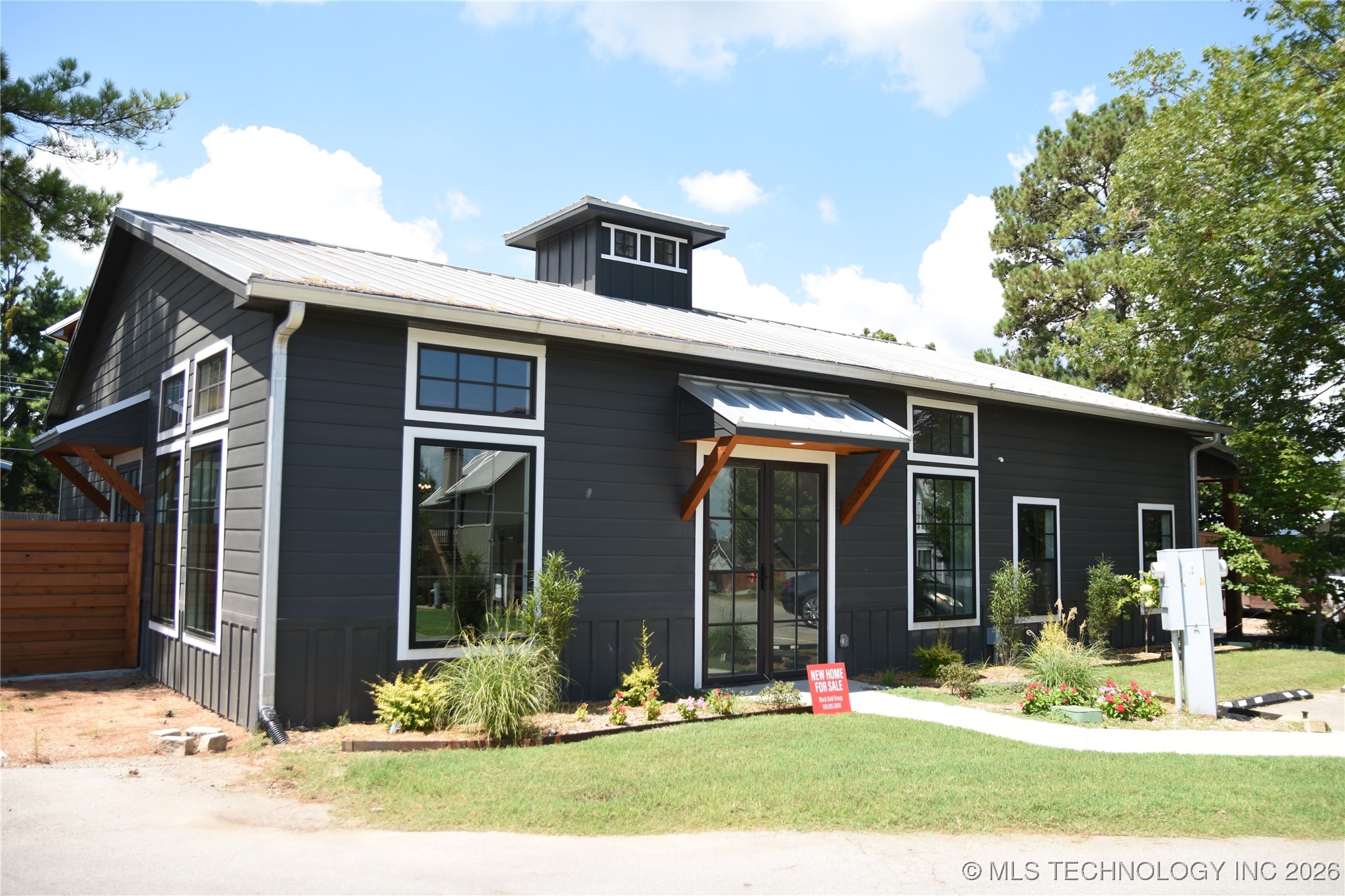 37094 S Cliff Crest Drive Property Photo 1