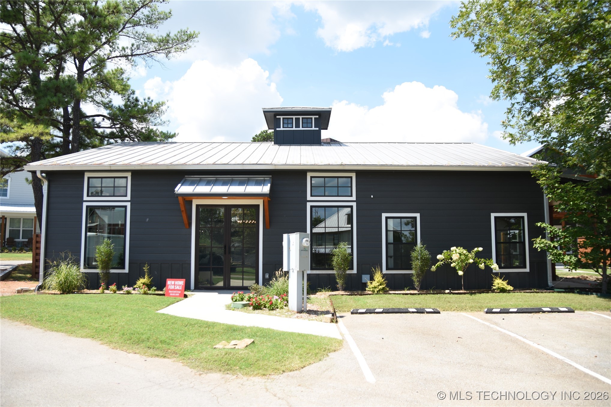 37094 S Cliff Crest Drive Property Photo 2