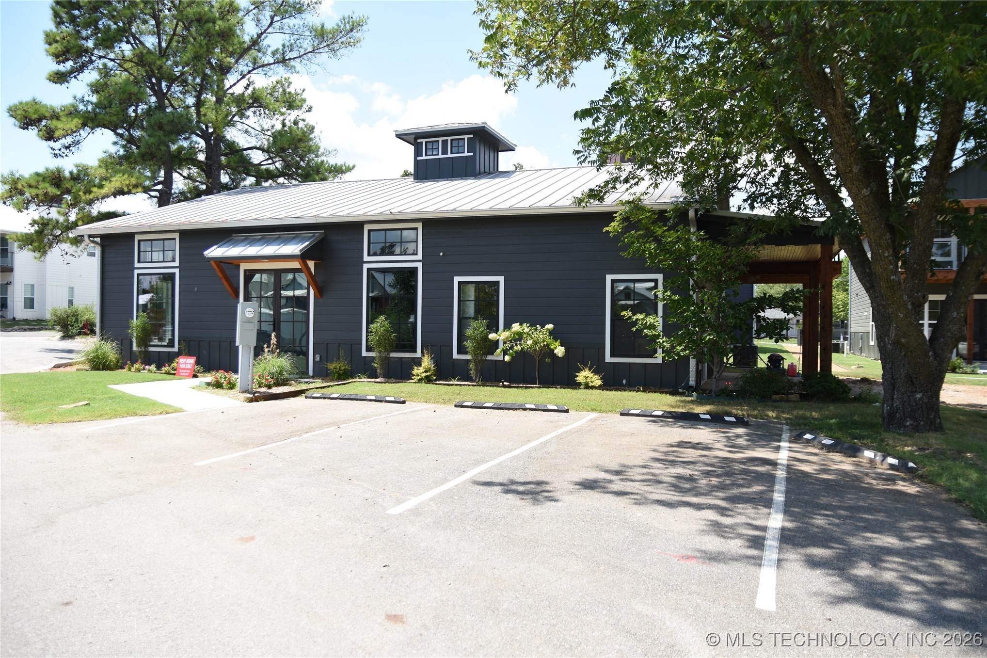 37094 S Cliff Crest Drive Property Photo 4