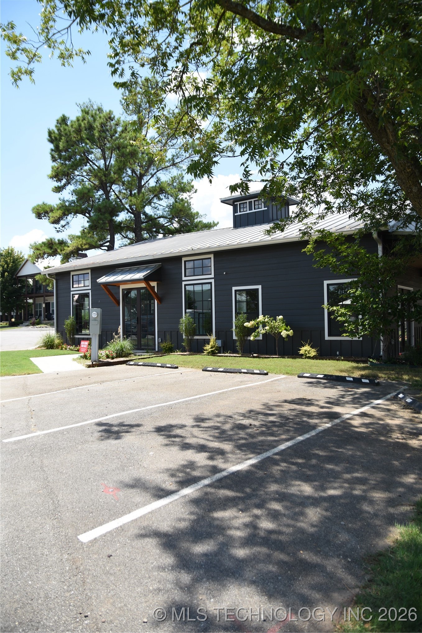 37094 S Cliff Crest Drive Property Photo 5