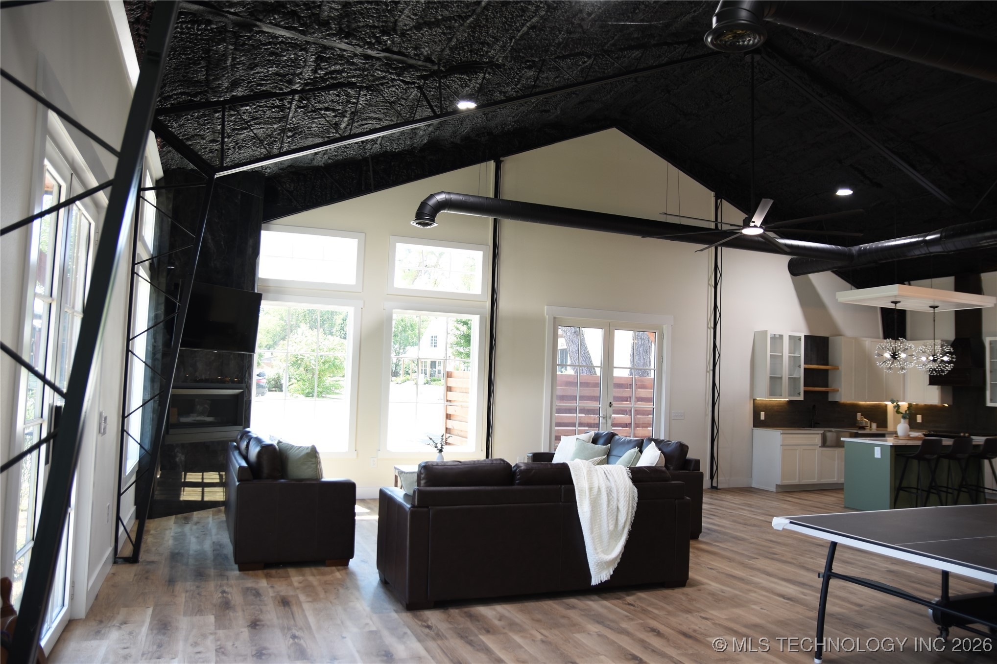 37094 S Cliff Crest Drive Property Photo 7