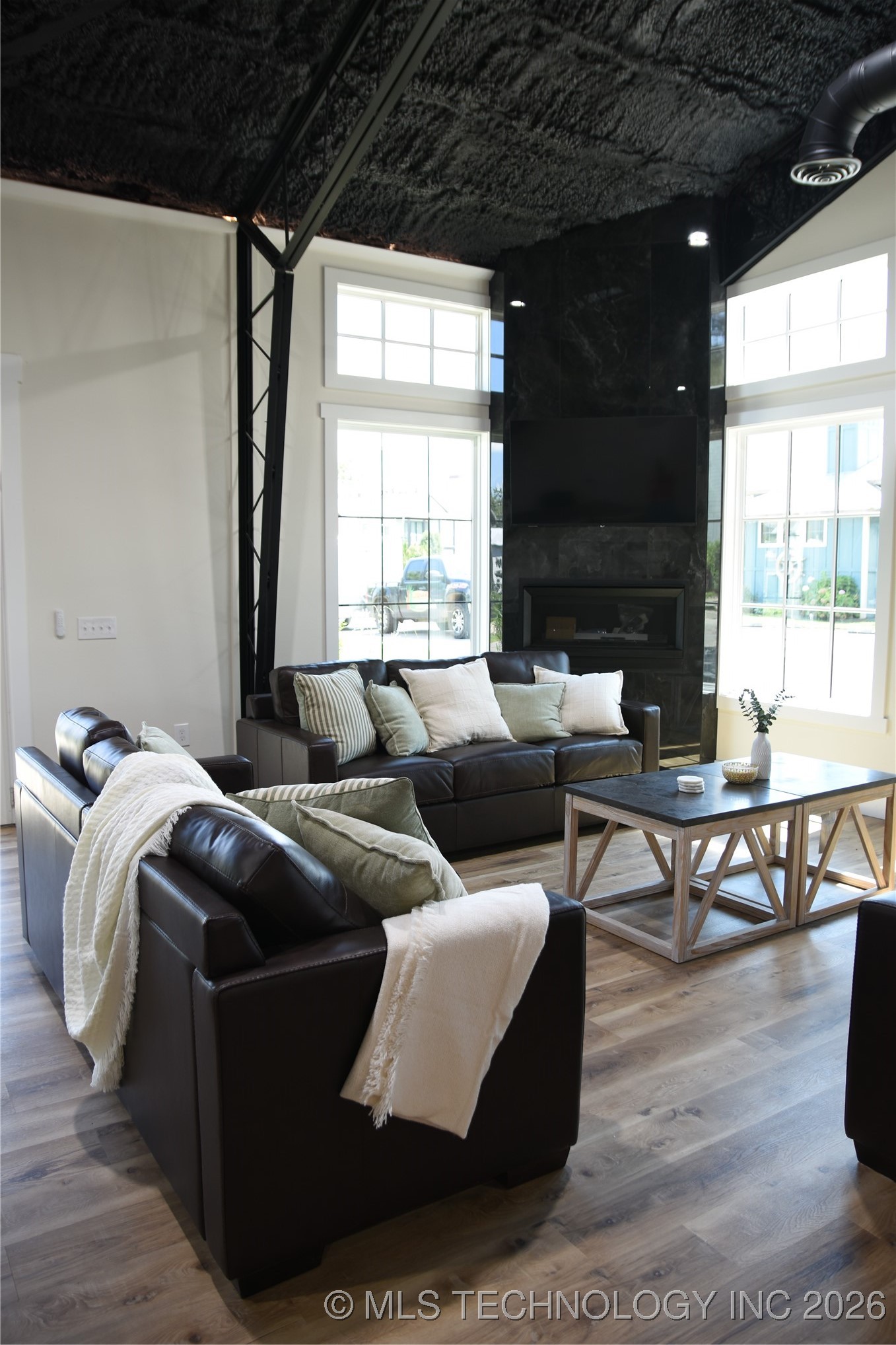 37094 S Cliff Crest Drive Property Photo 11