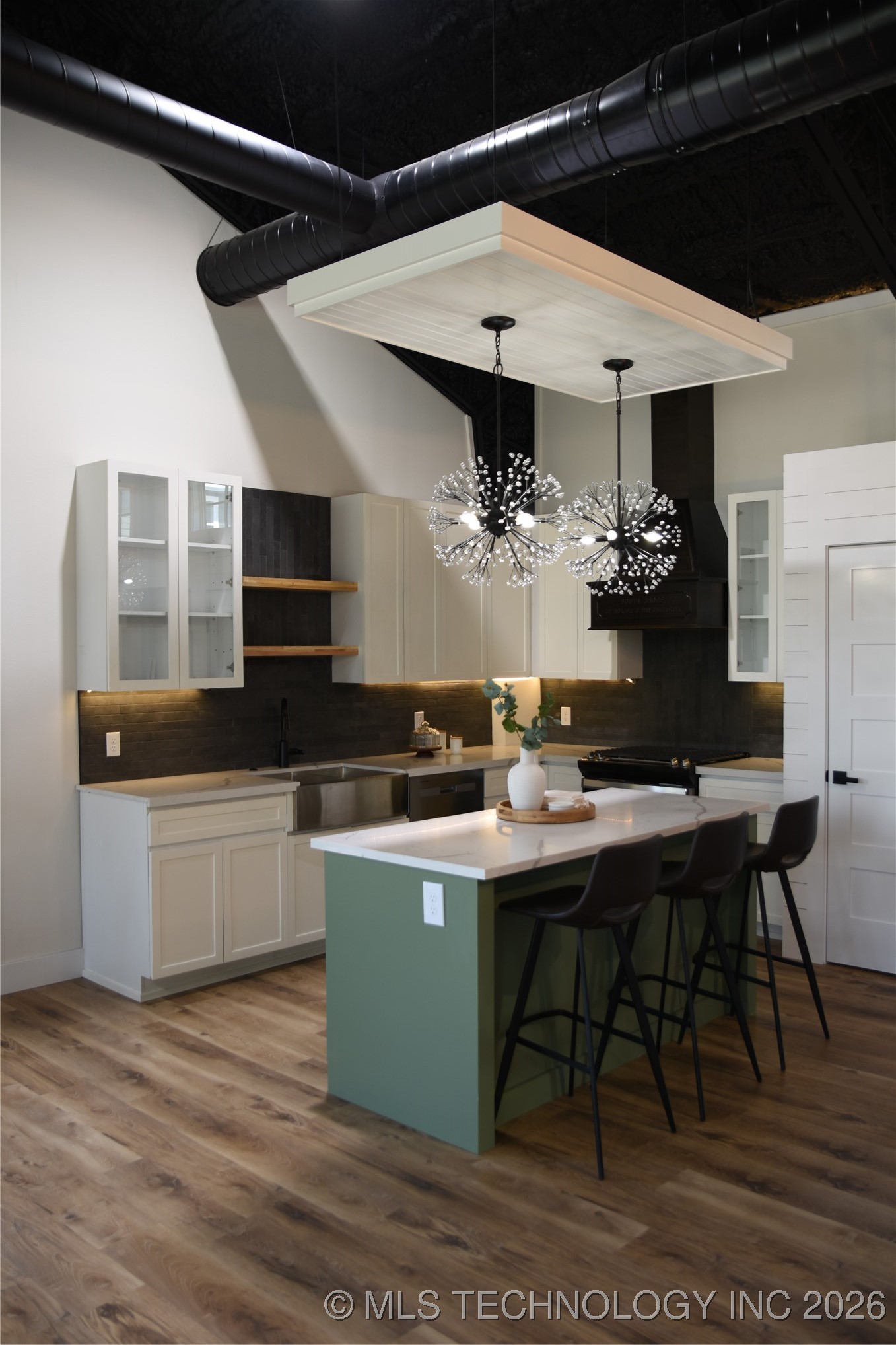 37094 S Cliff Crest Drive Property Photo 13