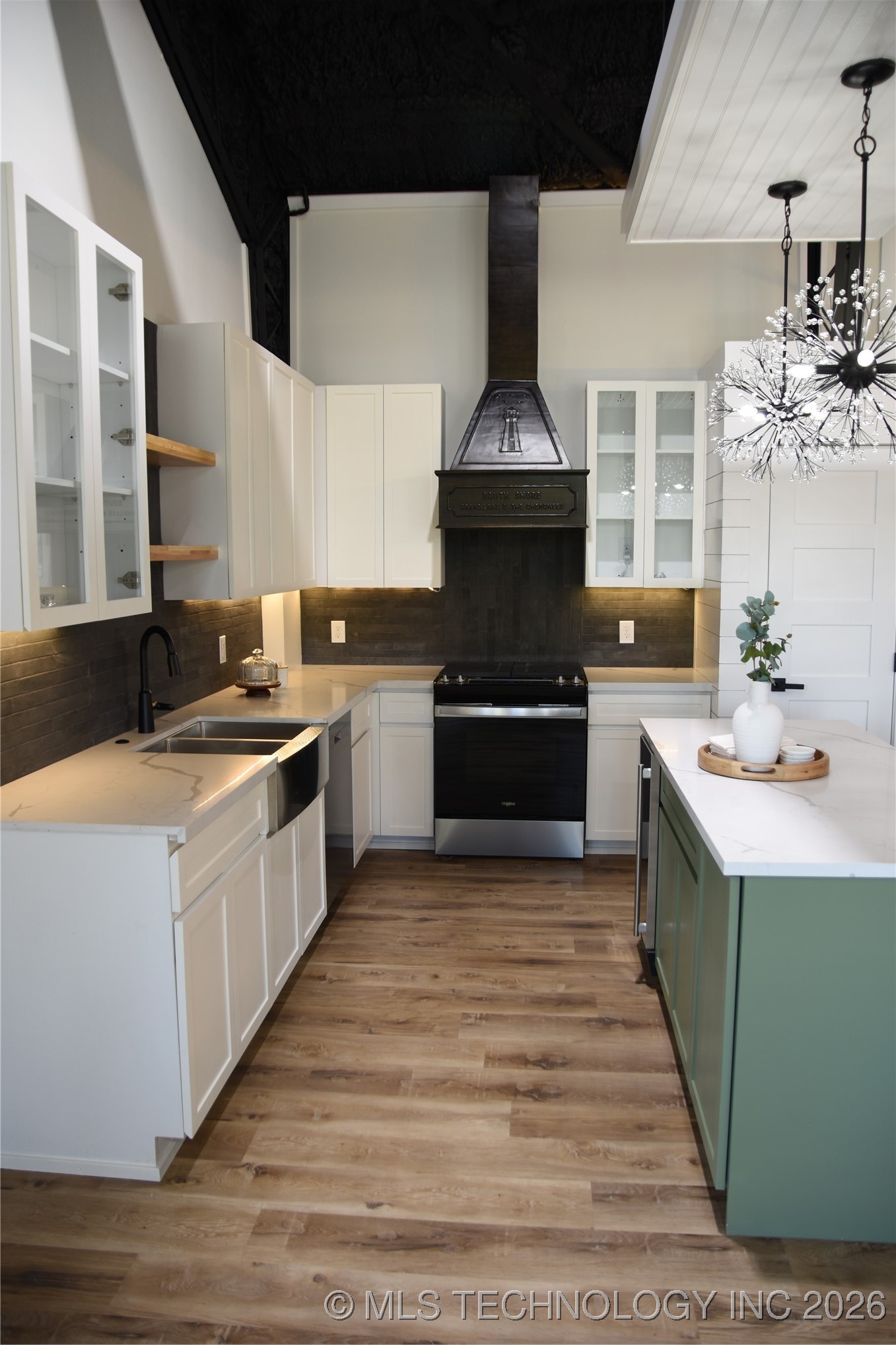 37094 S Cliff Crest Drive Property Photo 14