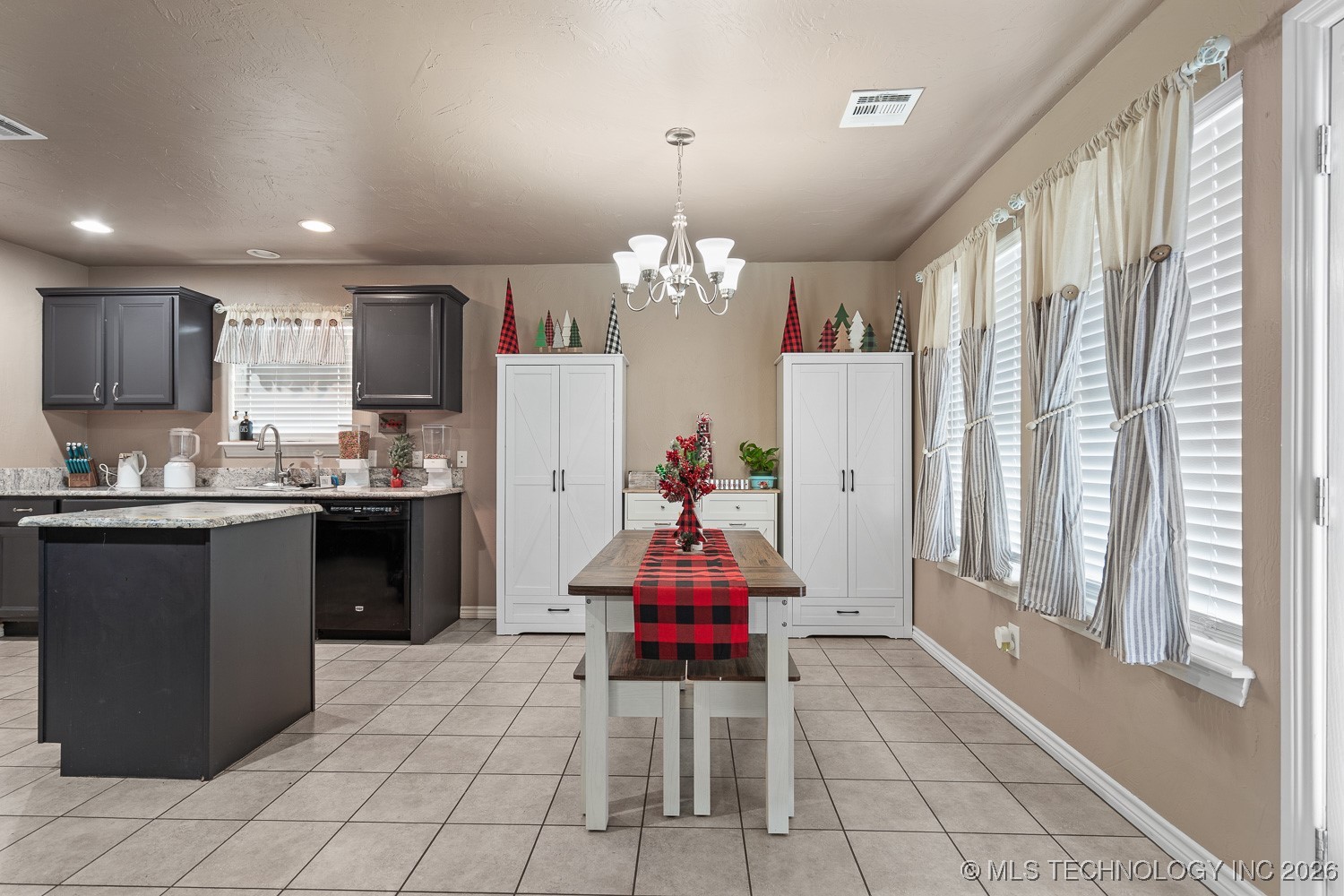 4627 Lakeshore Drive Property Photo 7