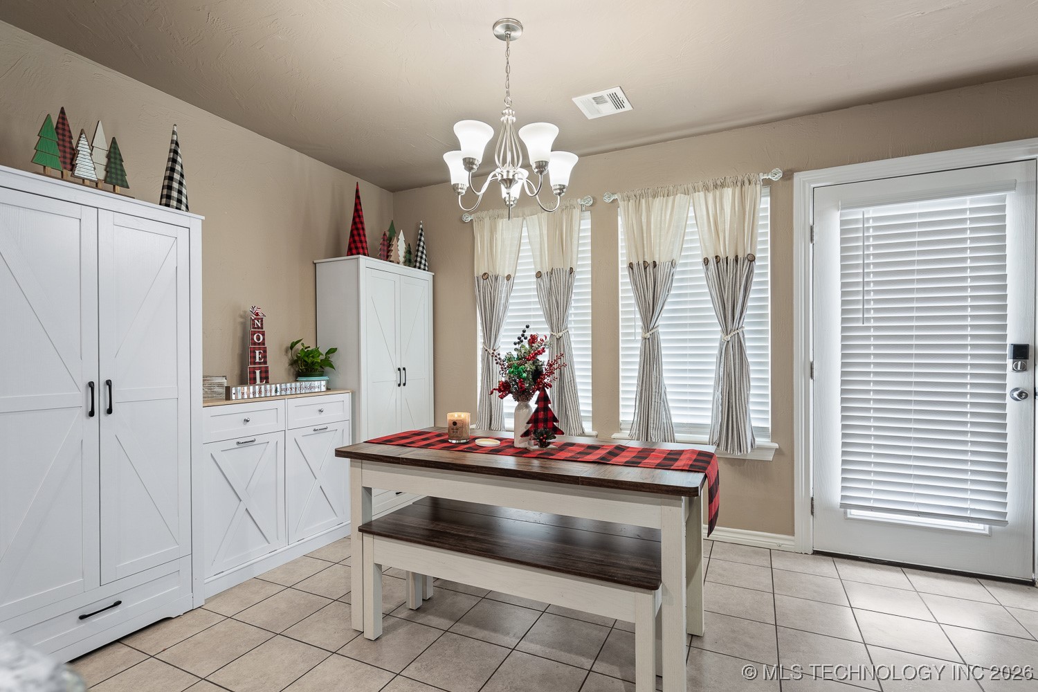 4627 Lakeshore Drive Property Photo 8