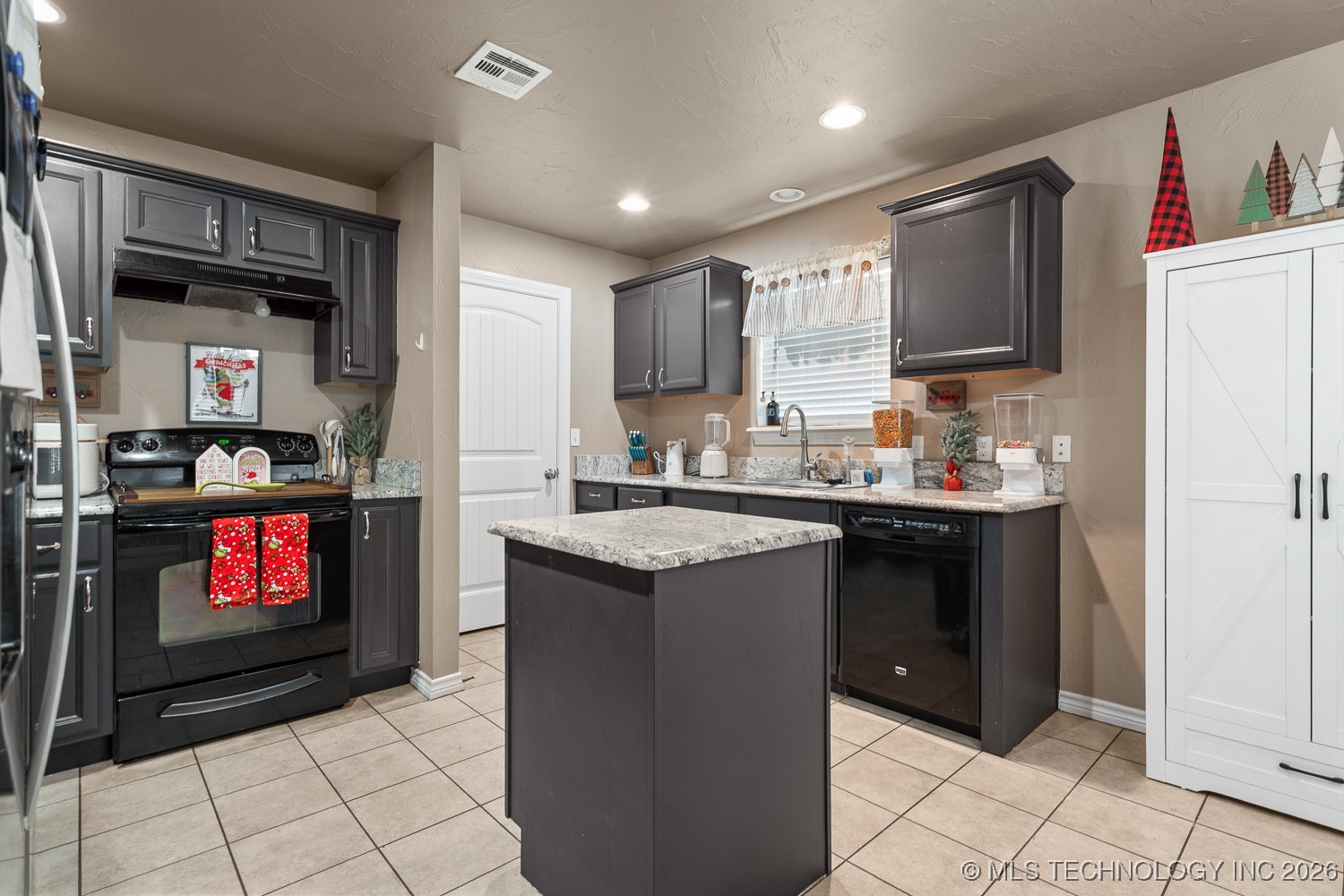 4627 Lakeshore Drive Property Photo 10