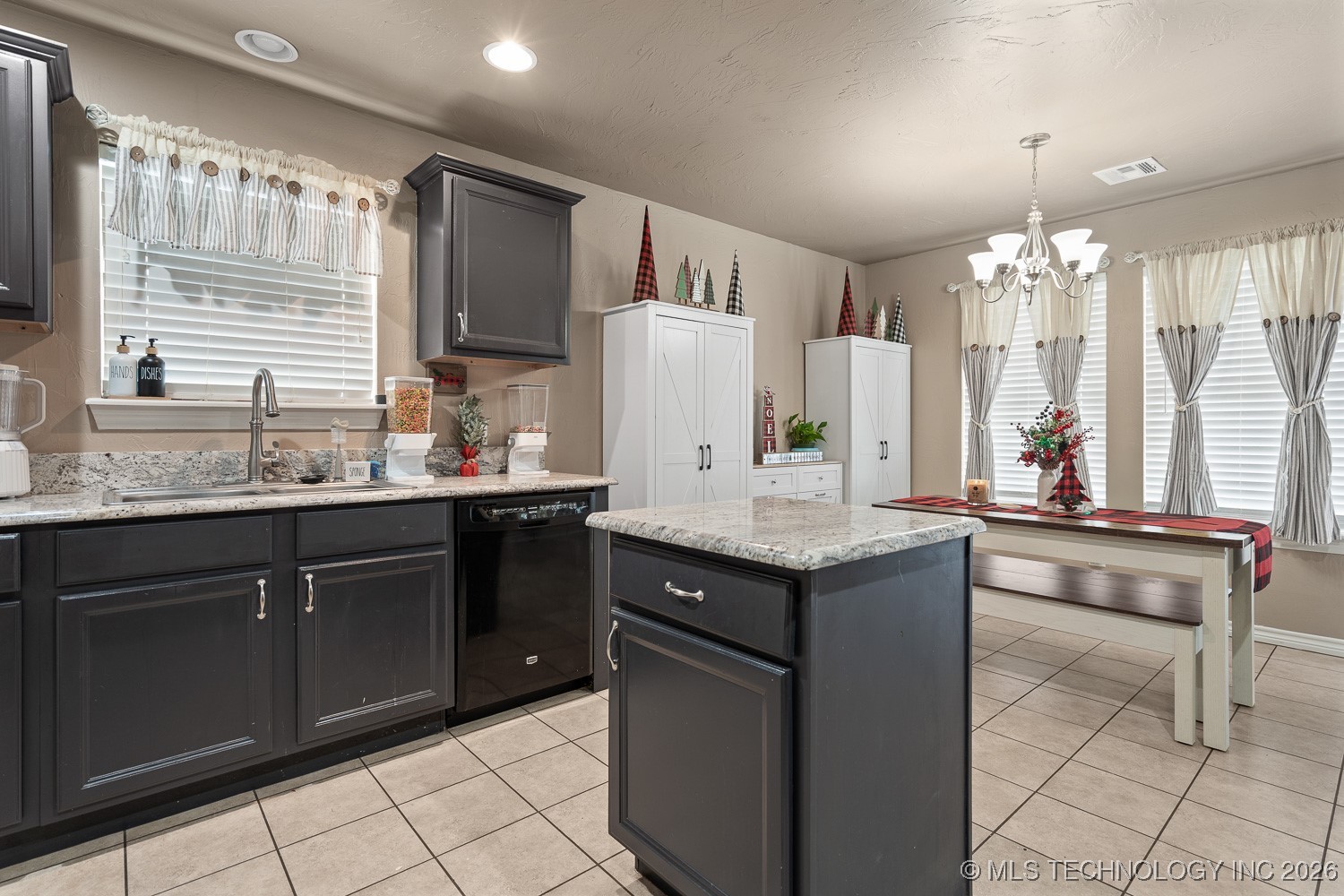 4627 Lakeshore Drive Property Photo 12