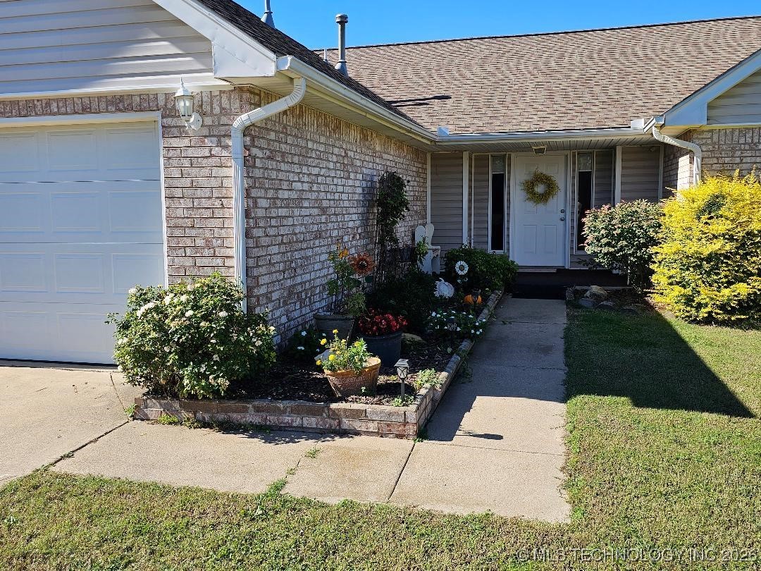 11016 N 160th East East Avenue Property Photo 4