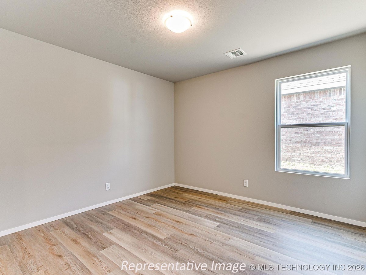 12452 S Lakewood Avenue Property Photo 18