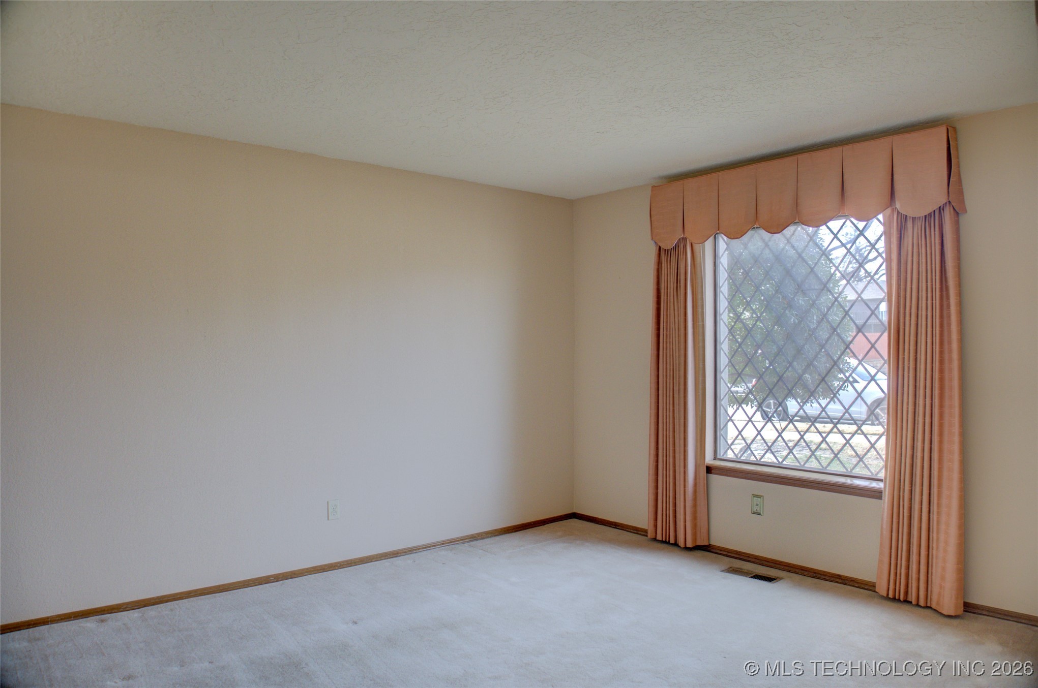 8305 S 5th Street Property Photo 6