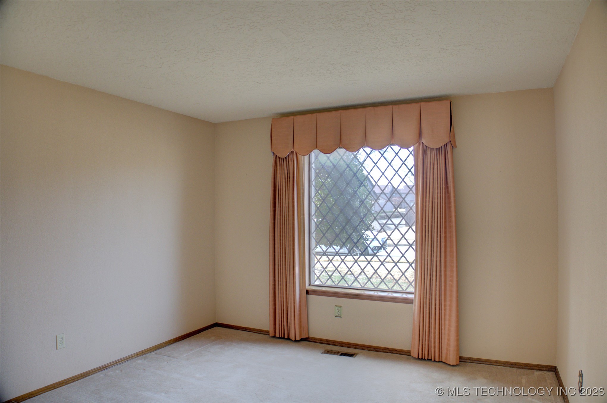 8305 S 5th Street Property Photo 7