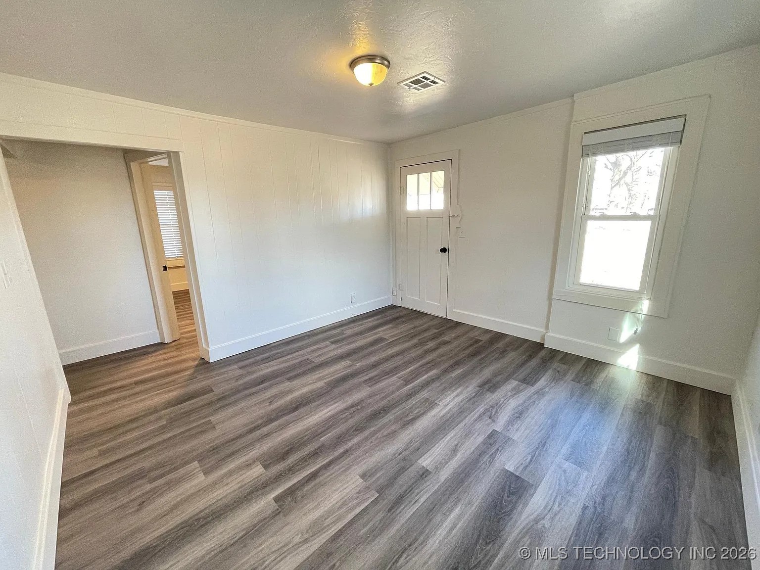 1515 E Oak Street Property Photo 5