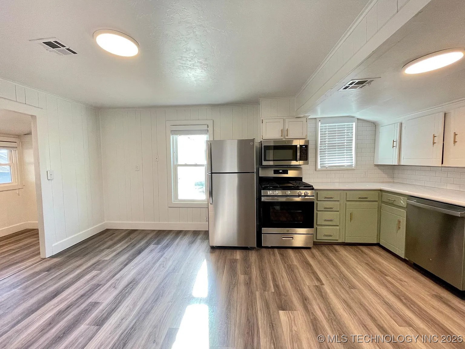 1515 E Oak Street Property Photo 6