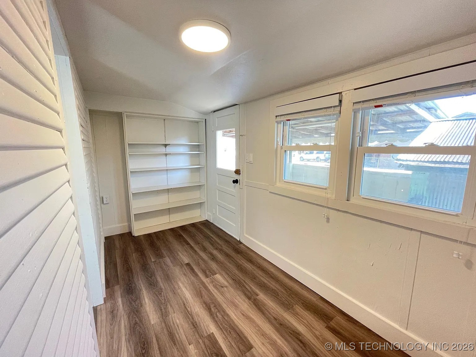 1515 E Oak Street Property Photo 17