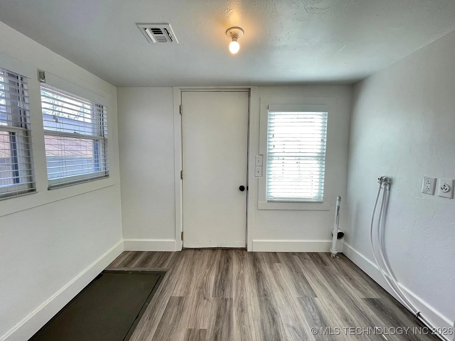 1515 E Oak Street Property Photo 18