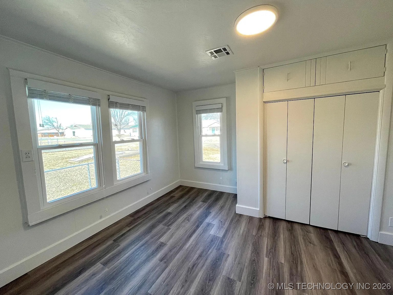 1515 E Oak Street Property Photo 24