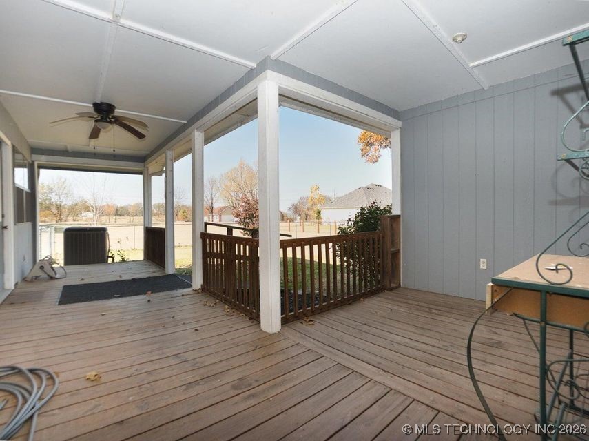 1119 Rolling Oaks Road Property Photo 5