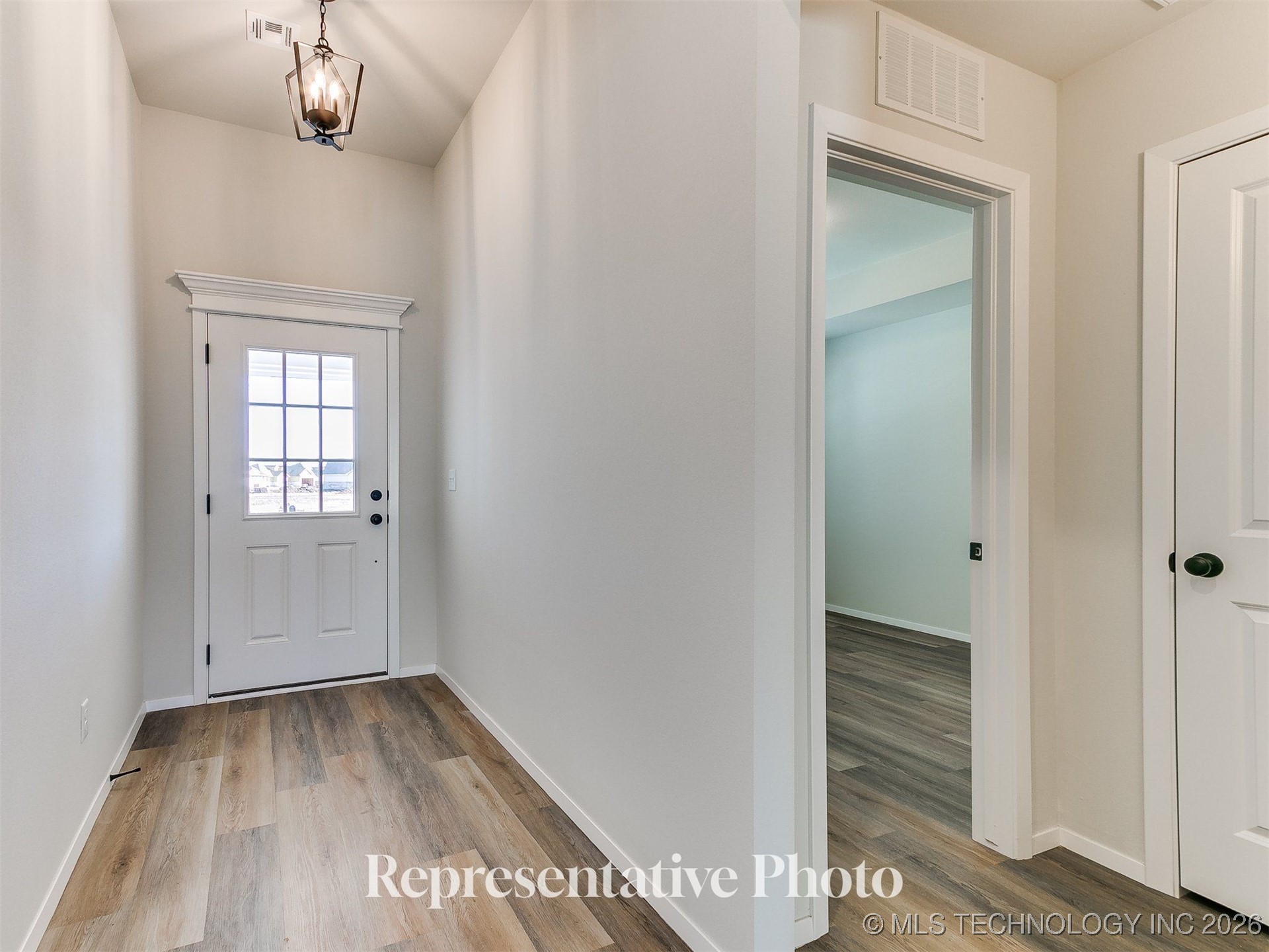 3814 W Laredo Street Property Photo 5